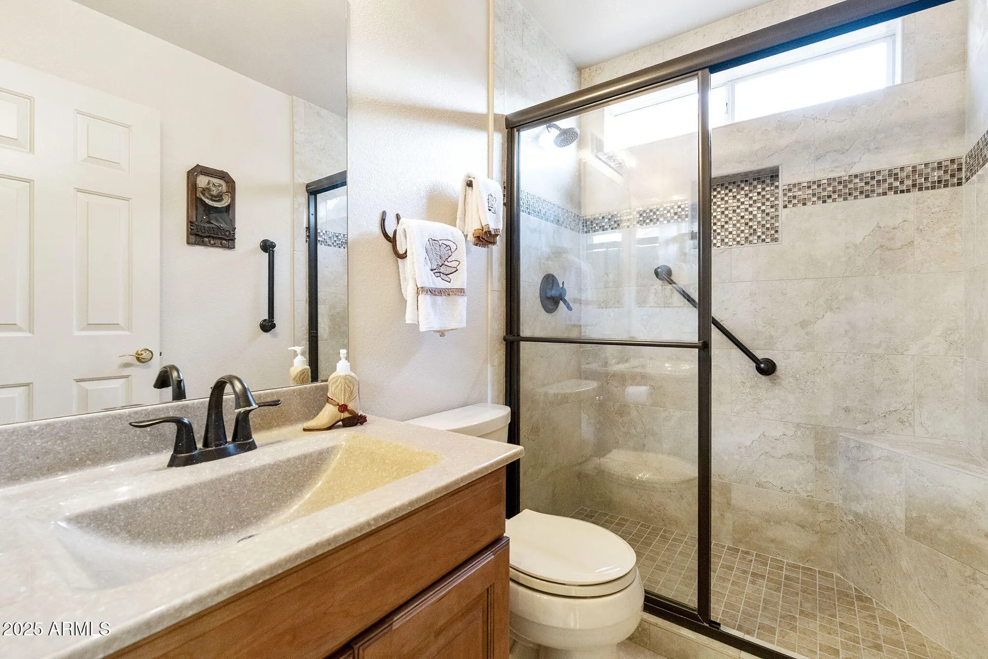 Property Slideshow image 10 of 51 | 1926 e lindrick dr, Chandler, AZ, 85249
