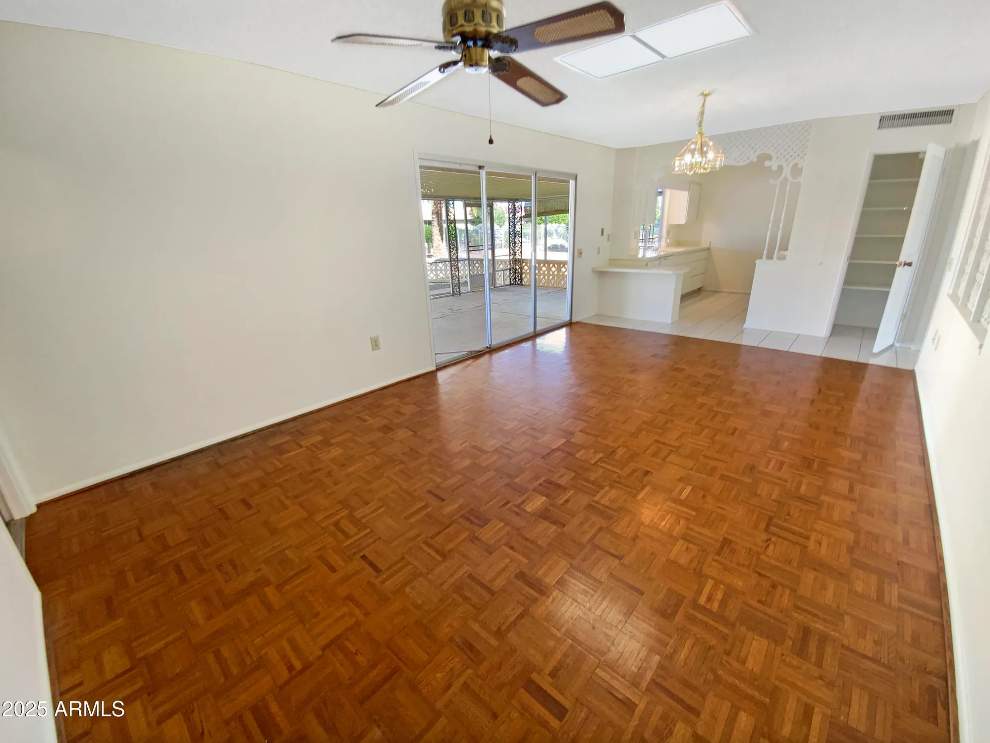 Property Slideshow image 3 of 18 | 9806 w hutton dr, Sun City, AZ, 85351