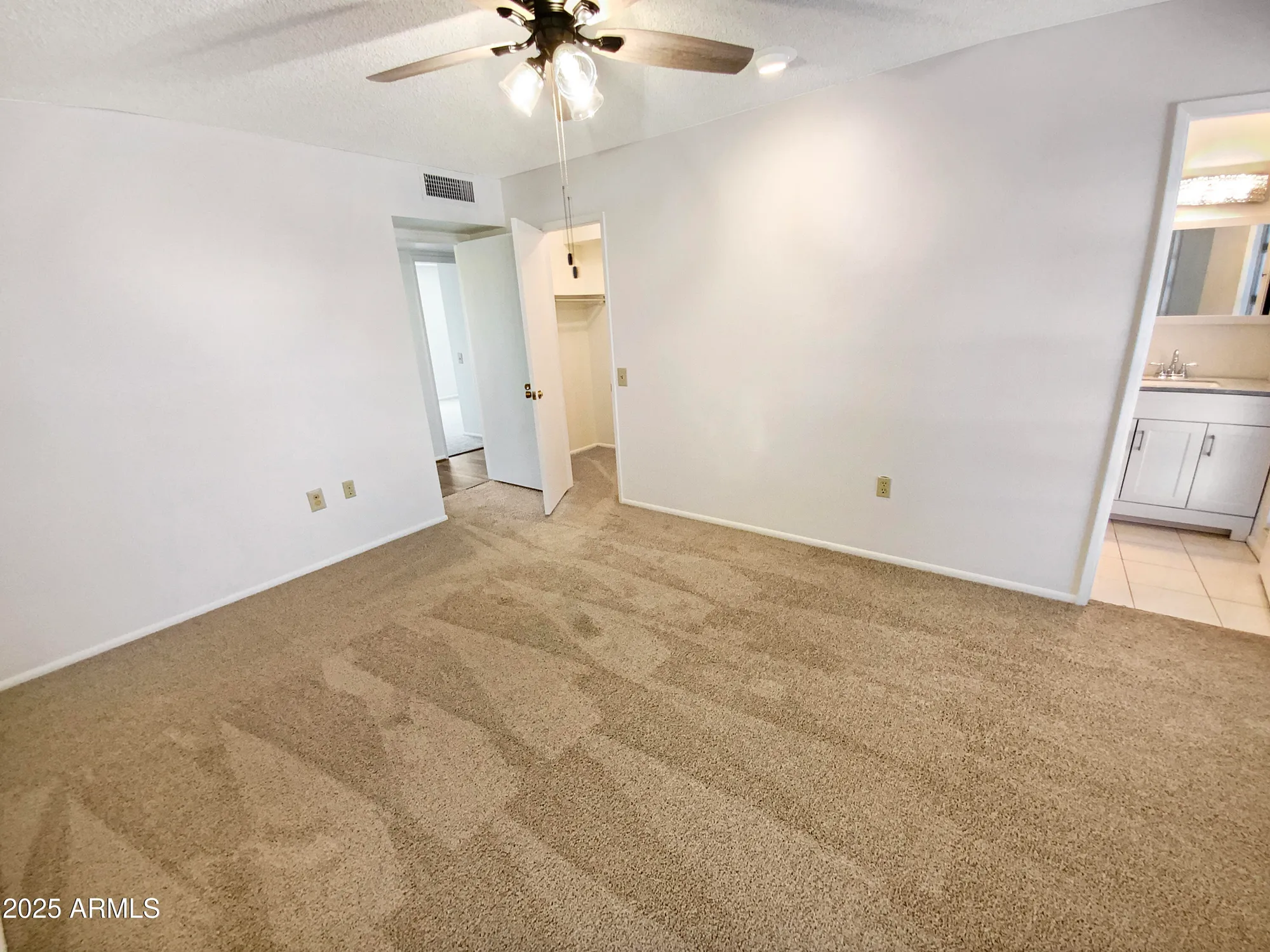 Property Slideshow image 4 of 18 | 9806 w hutton dr, Sun City, AZ, 85351