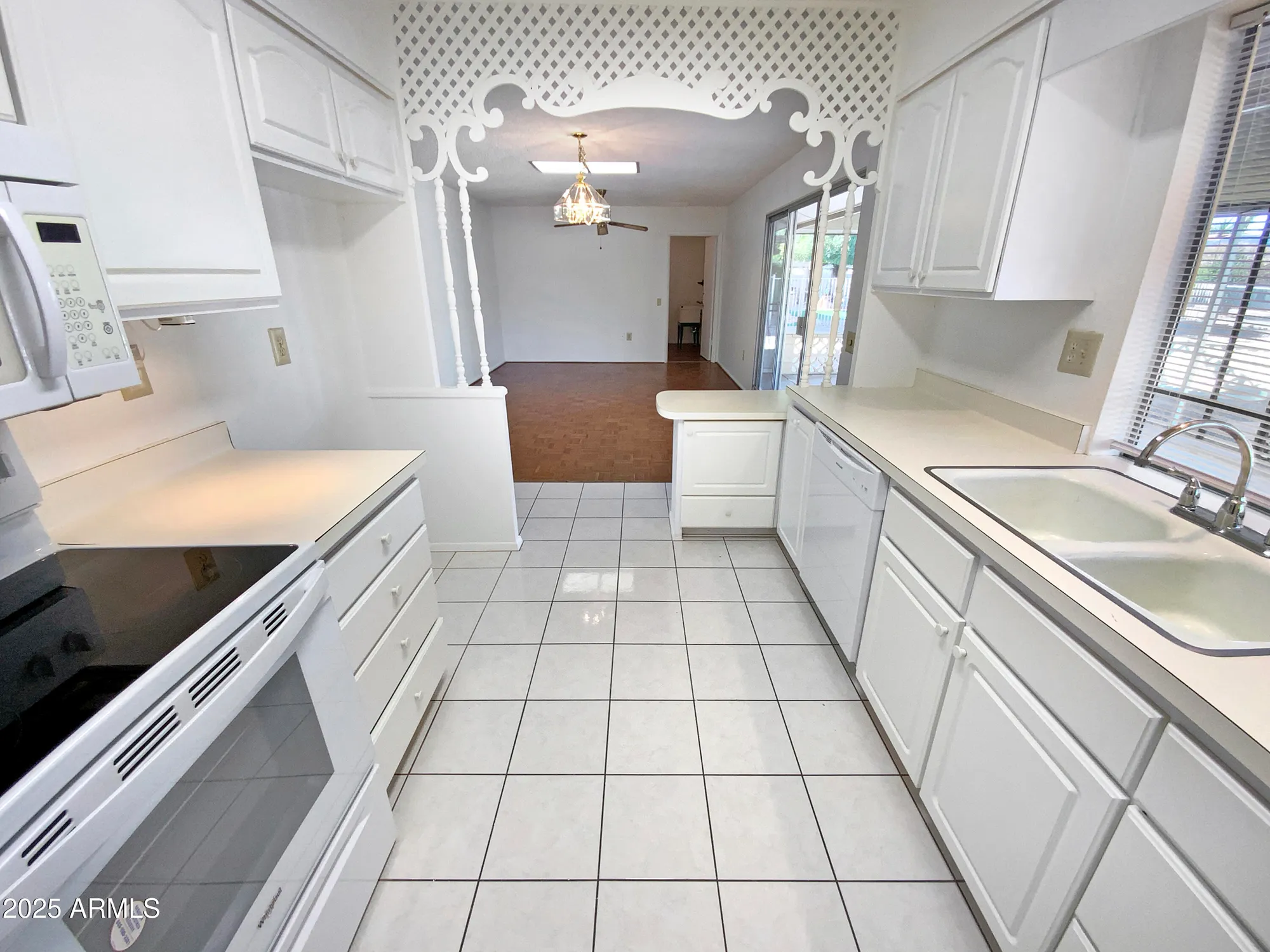 Property Slideshow image 2 of 18 | 9806 w hutton dr, Sun City, AZ, 85351