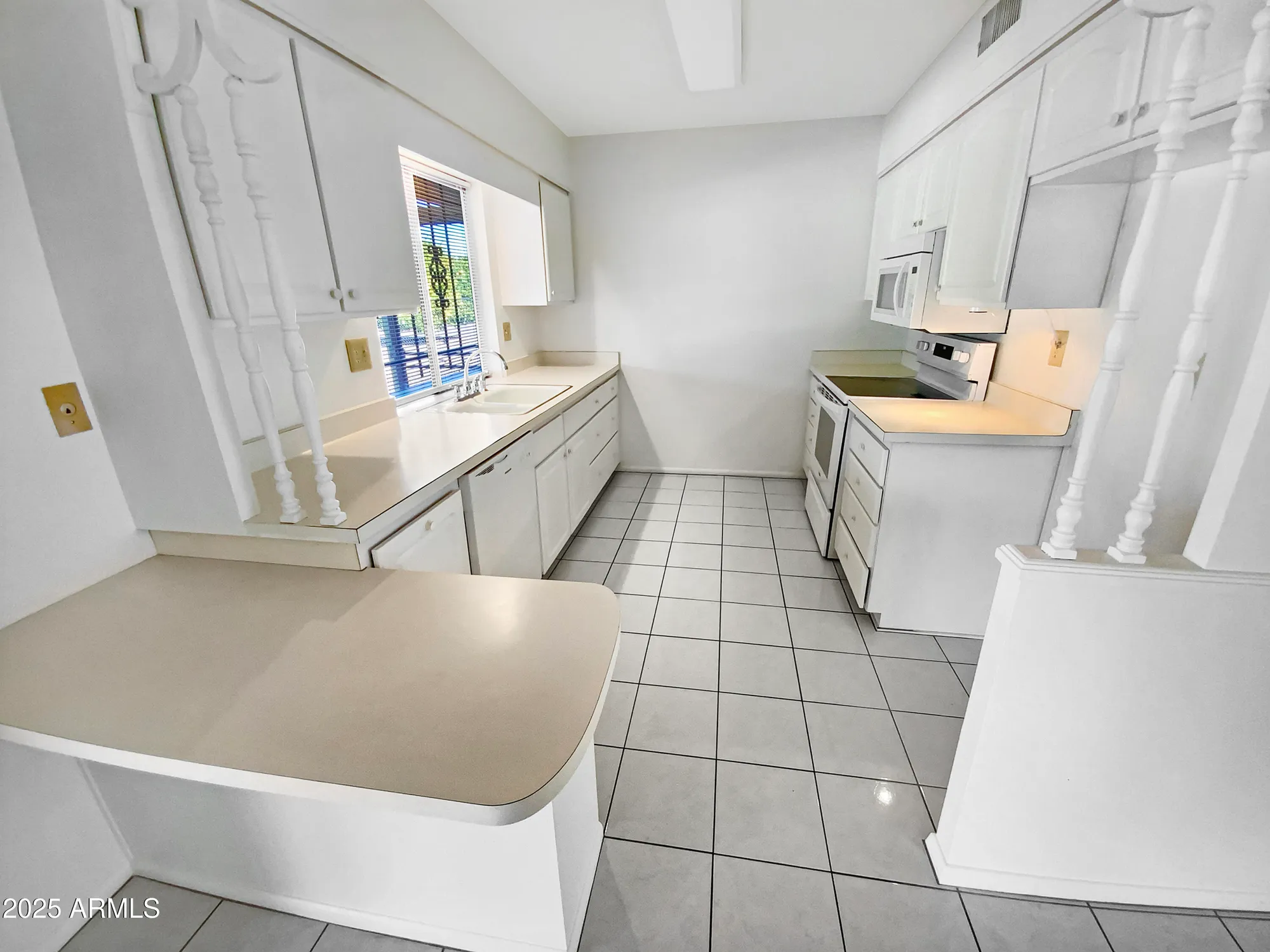 Property Slideshow image 13 of 18 | 9806 w hutton dr, Sun City, AZ, 85351