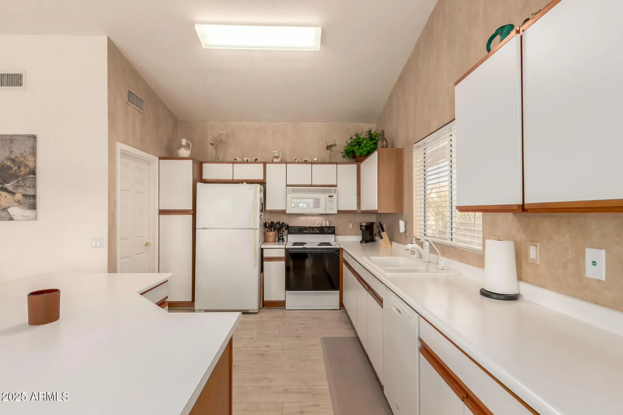 Property Slideshow image 10 of 39 | 1553 e palm beach dr, Chandler, AZ, 85249