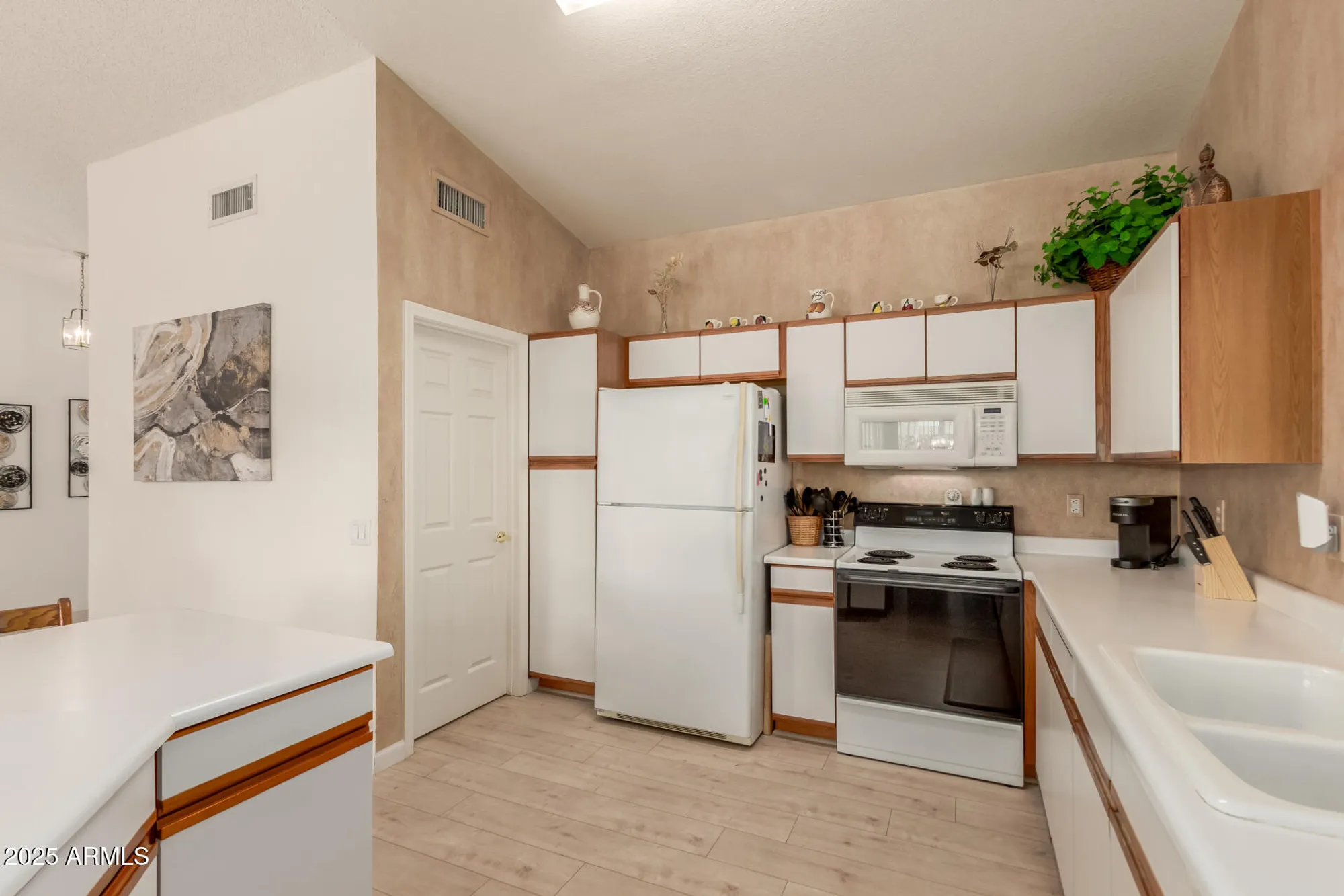 Property Slideshow image 9 of 39 | 1553 e palm beach dr, Chandler, AZ, 85249