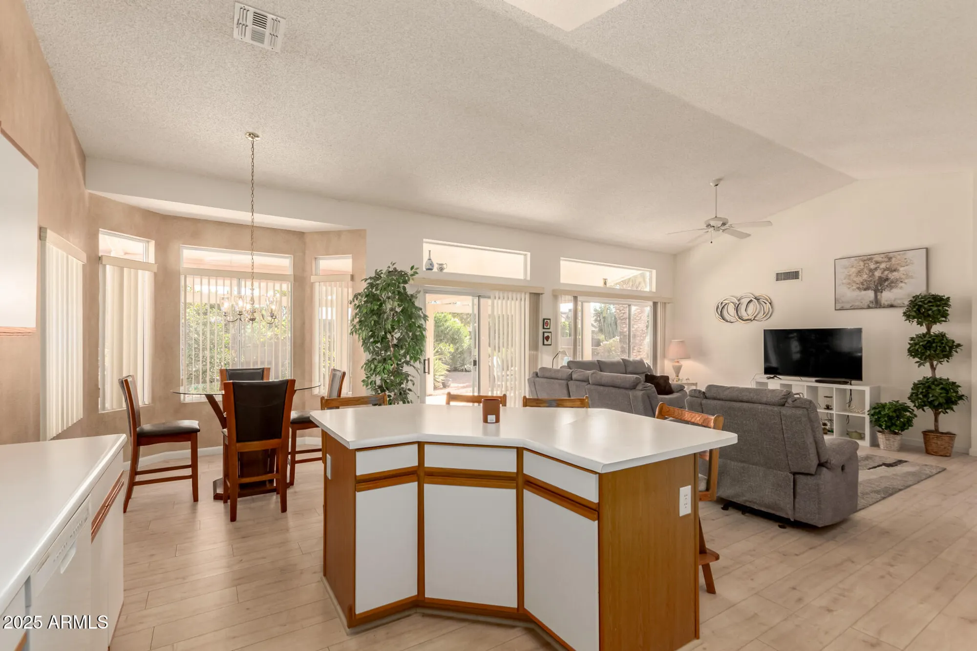 Property Slideshow image 11 of 39 | 1553 e palm beach dr, Chandler, AZ, 85249