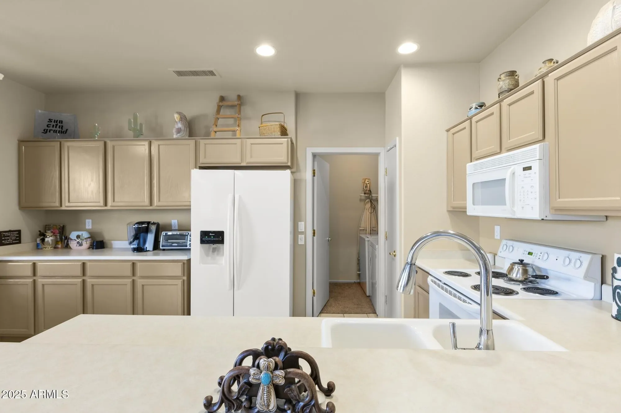 Property Slideshow image 7 of 33 | 20026 n siesta rock dr, Surprise, AZ, 85374