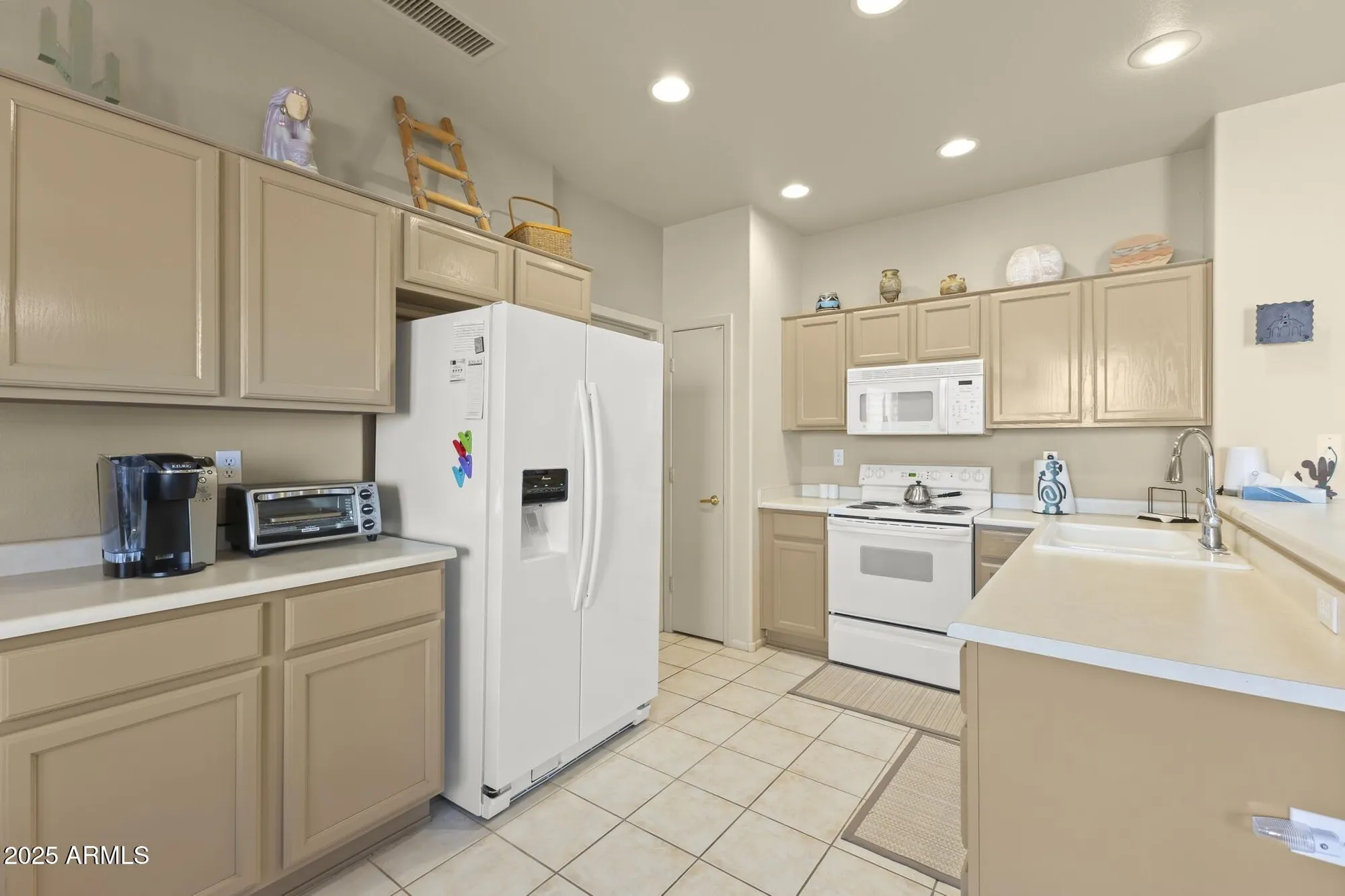 Property Slideshow image 8 of 33 | 20026 n siesta rock dr, Surprise, AZ, 85374