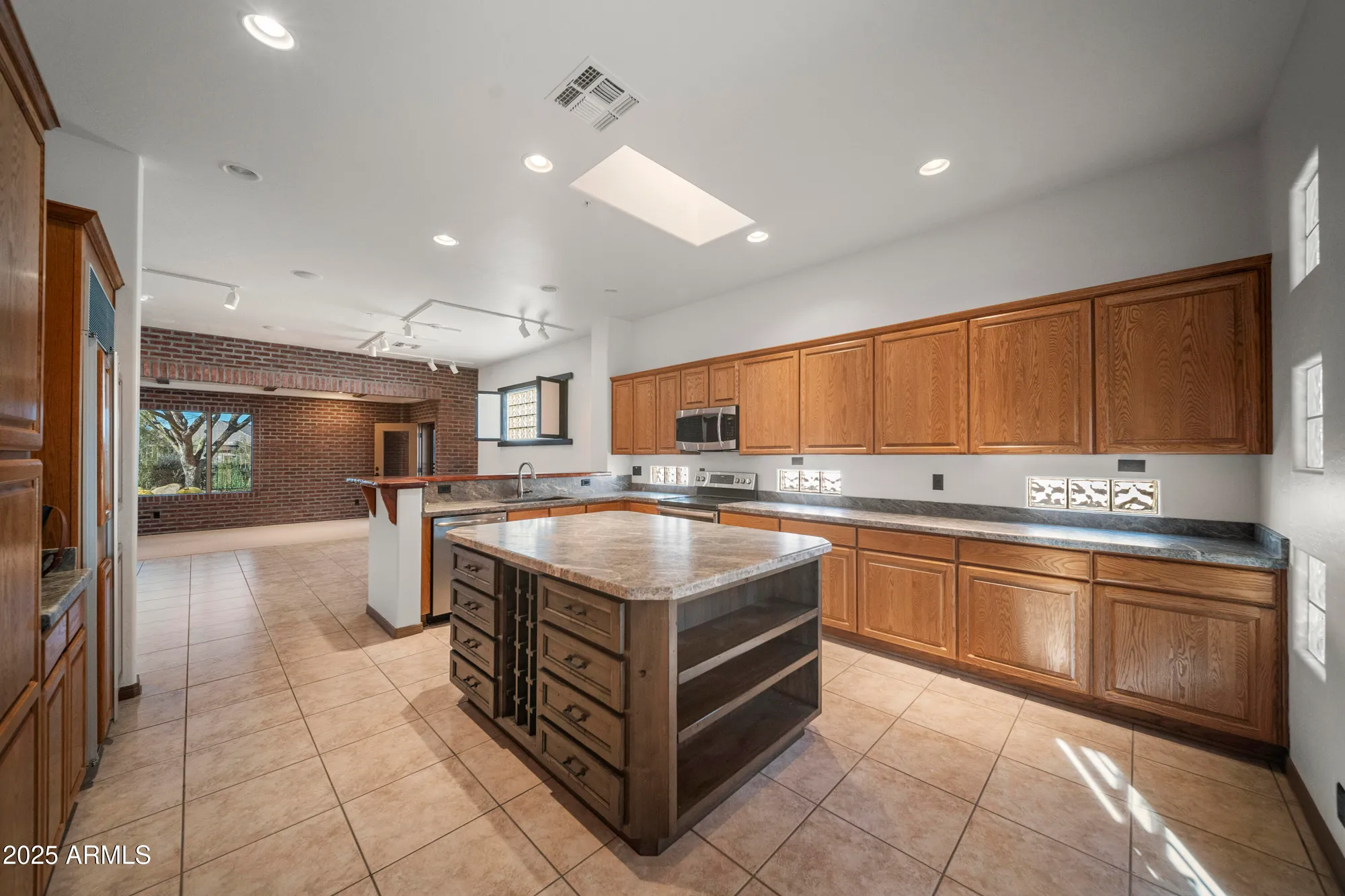Property Slideshow image 7 of 26 | 33946 n 67th st, Scottsdale, AZ, 85266