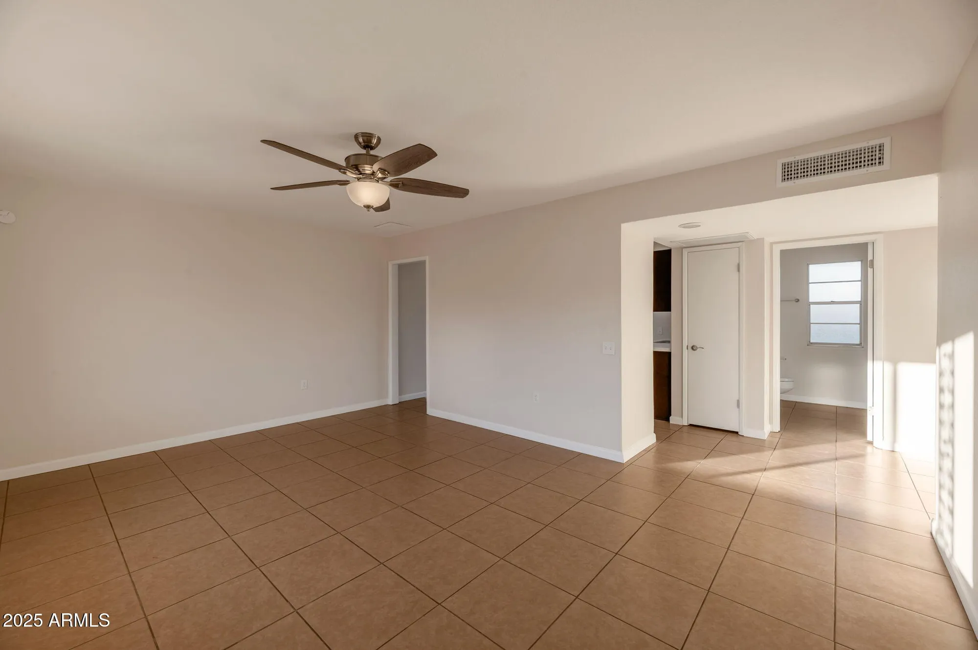Property Slideshow image 12 of 31 | 9822 w silver bell dr, Sun City, AZ, 85351