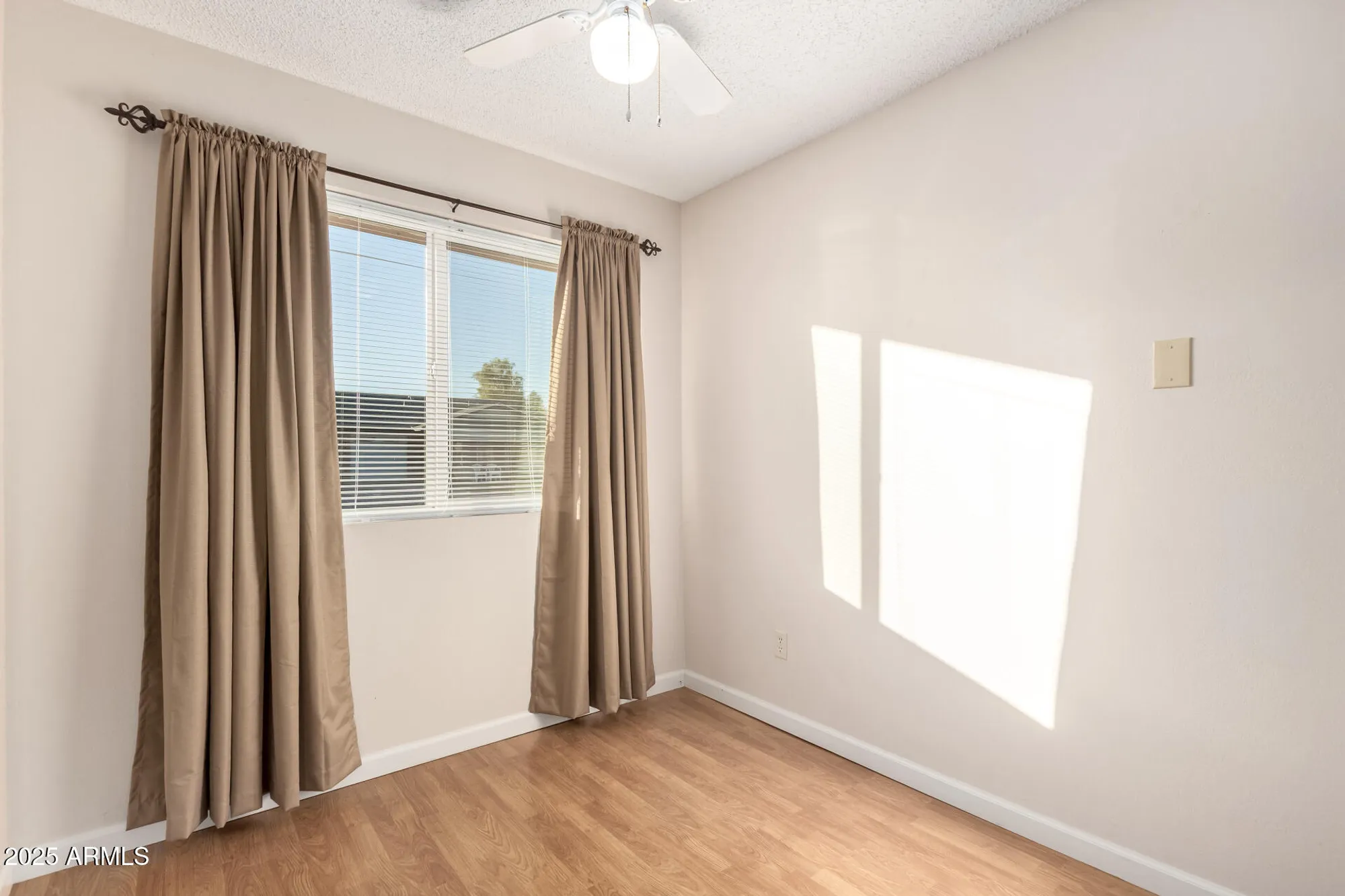 Property Slideshow image 11 of 27 | 9919 n 97th dr b, Peoria, AZ, 85345