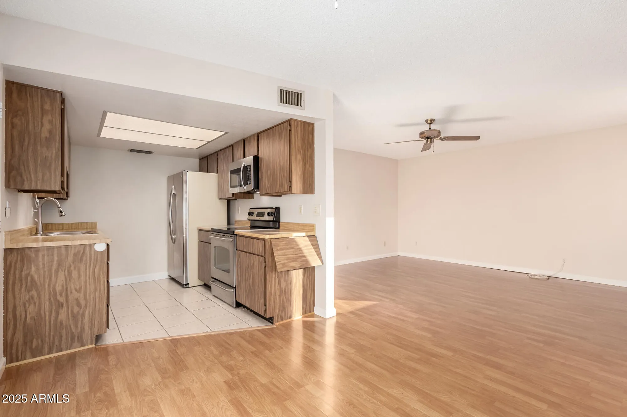 Property Slideshow image 6 of 27 | 9919 n 97th dr b, Peoria, AZ, 85345