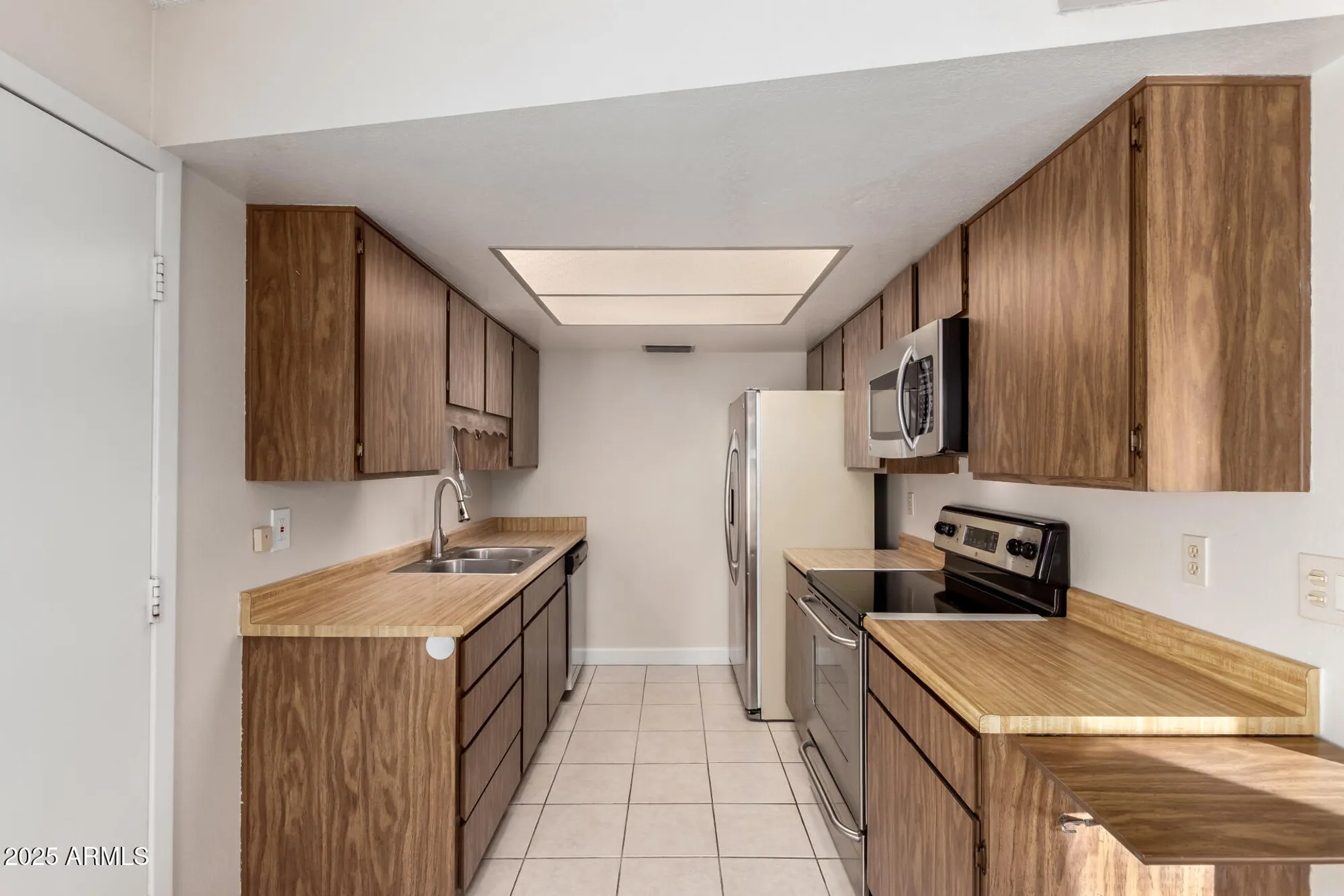 Property Slideshow image 7 of 27 | 9919 n 97th dr b, Peoria, AZ, 85345