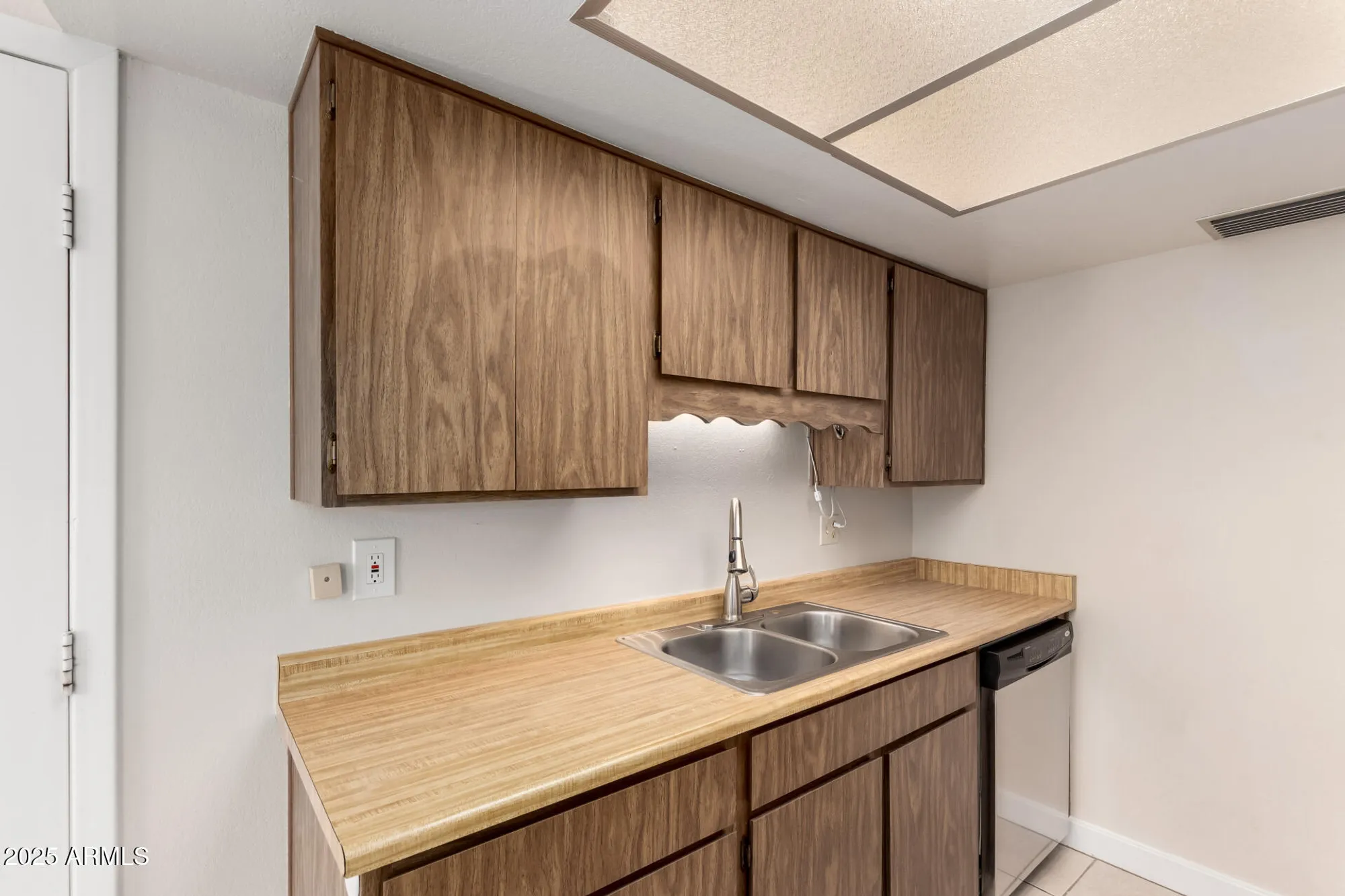 Property Slideshow image 9 of 27 | 9919 n 97th dr b, Peoria, AZ, 85345