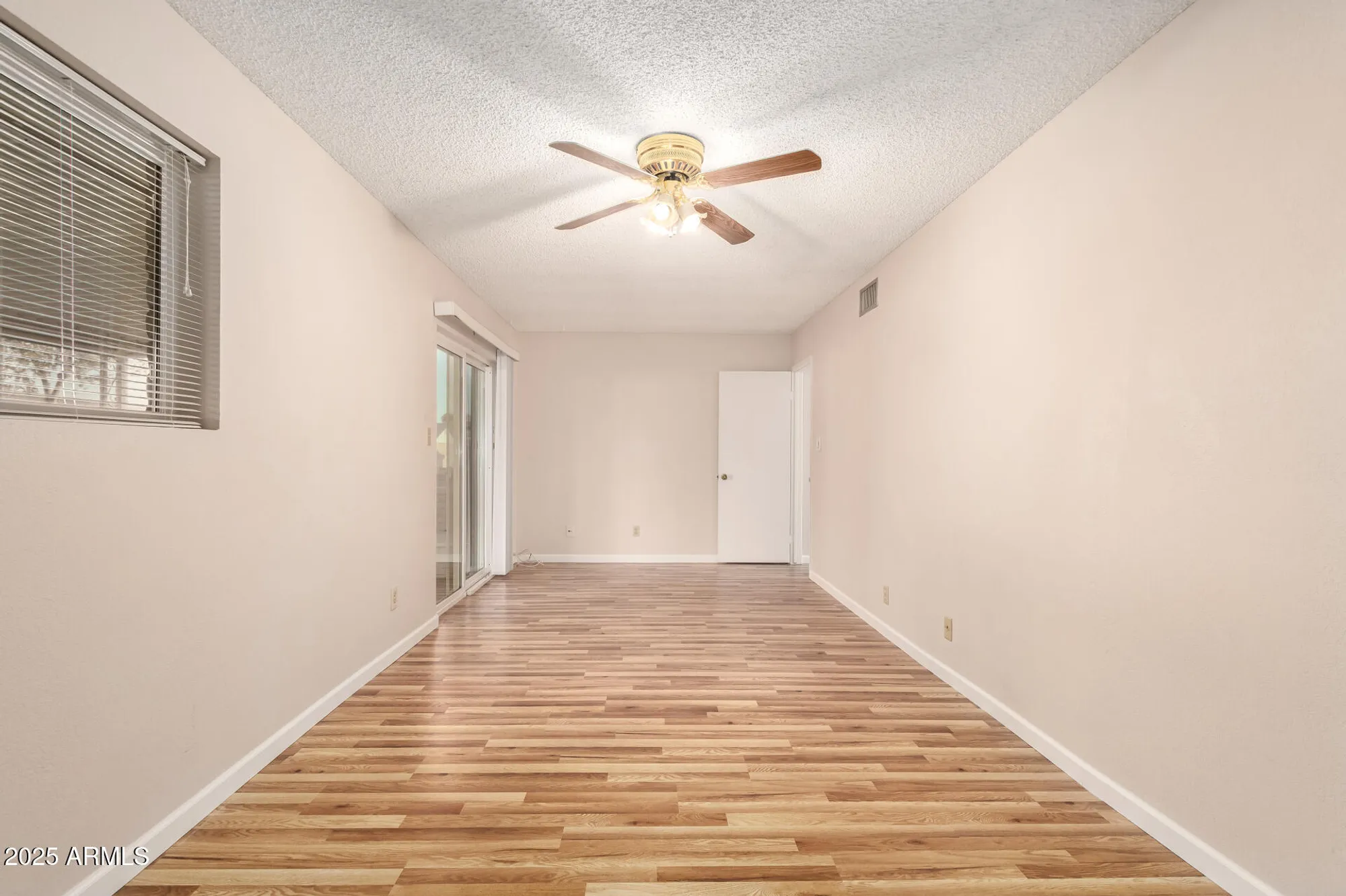 Property Slideshow image 18 of 27 | 9919 n 97th dr b, Peoria, AZ, 85345