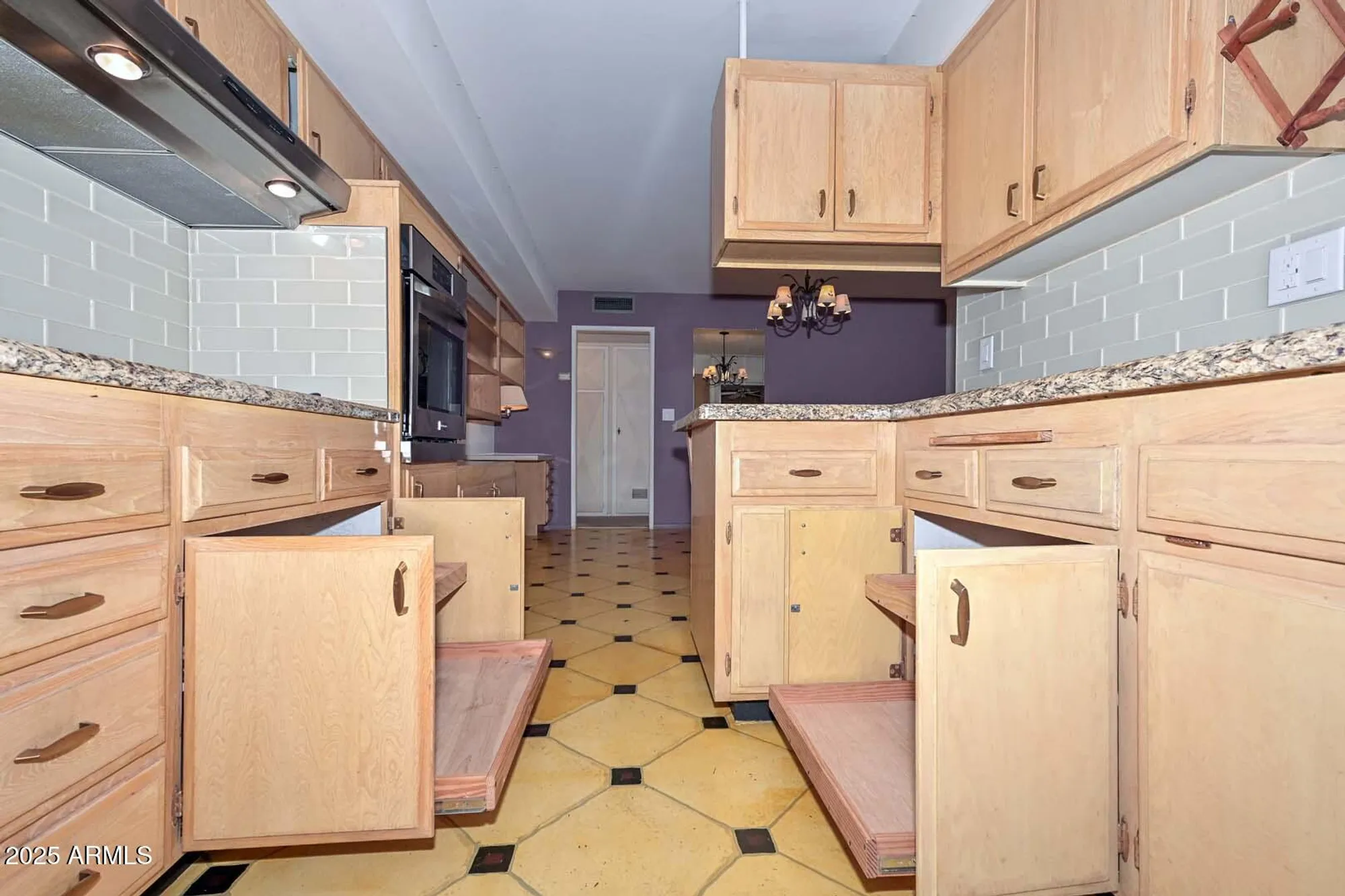 Property Slideshow image 13 of 52 | 9916 w hope cir, Sun City, AZ, 85351