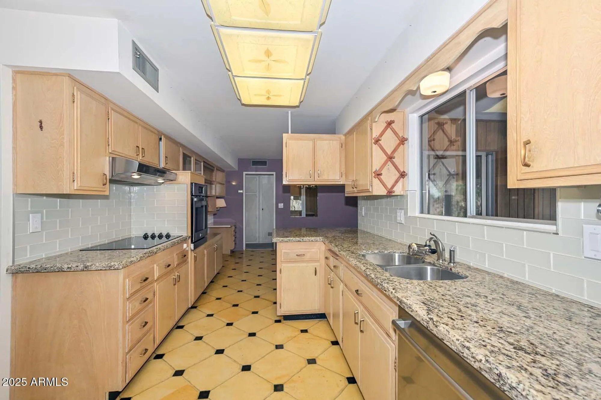 Property Slideshow image 16 of 52 | 9916 w hope cir, Sun City, AZ, 85351