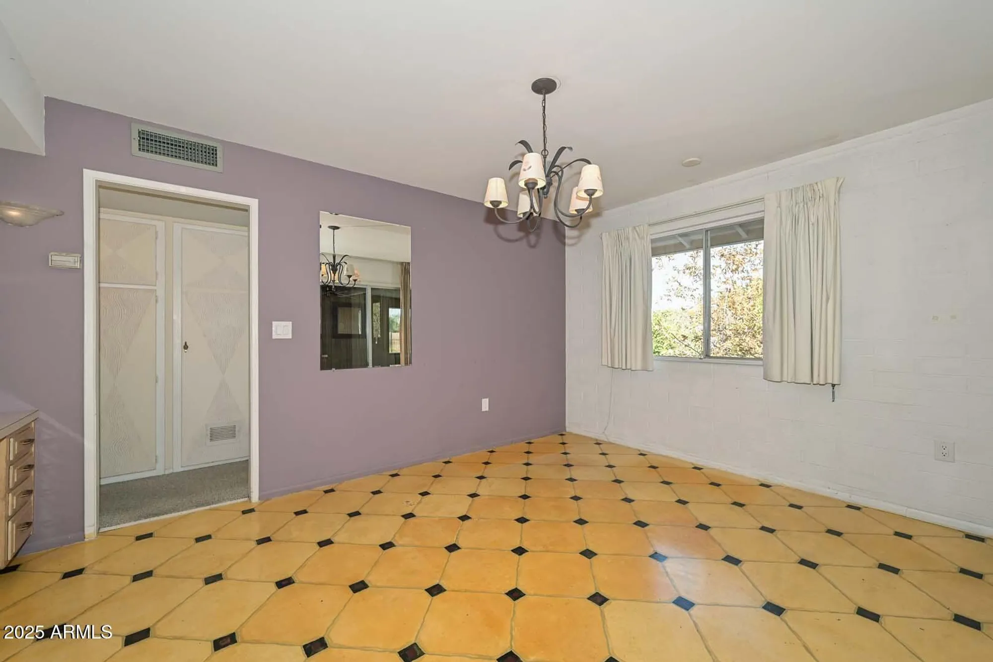 Property Slideshow image 18 of 52 | 9916 w hope cir, Sun City, AZ, 85351