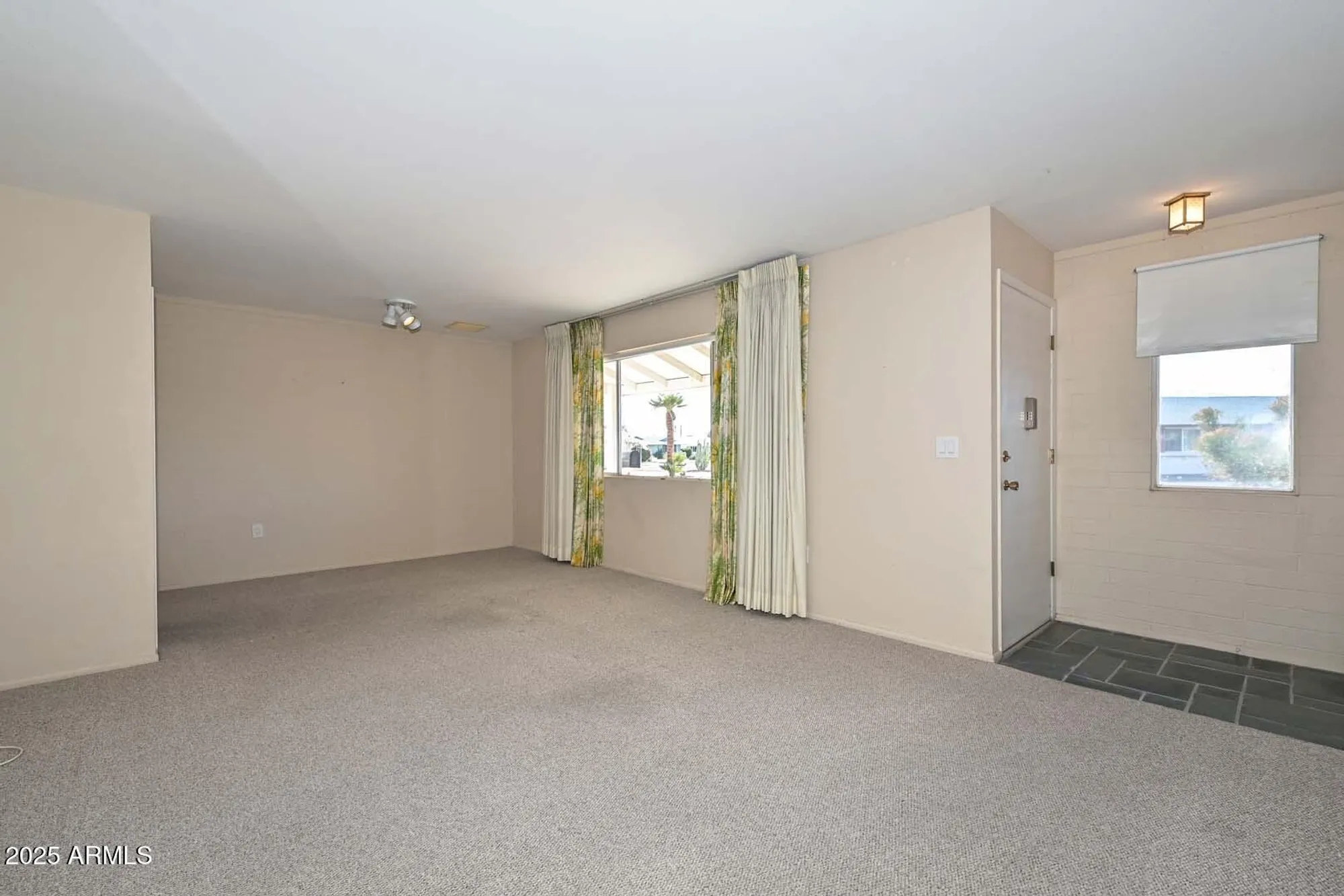 Property Slideshow image 4 of 52 | 9916 w hope cir, Sun City, AZ, 85351