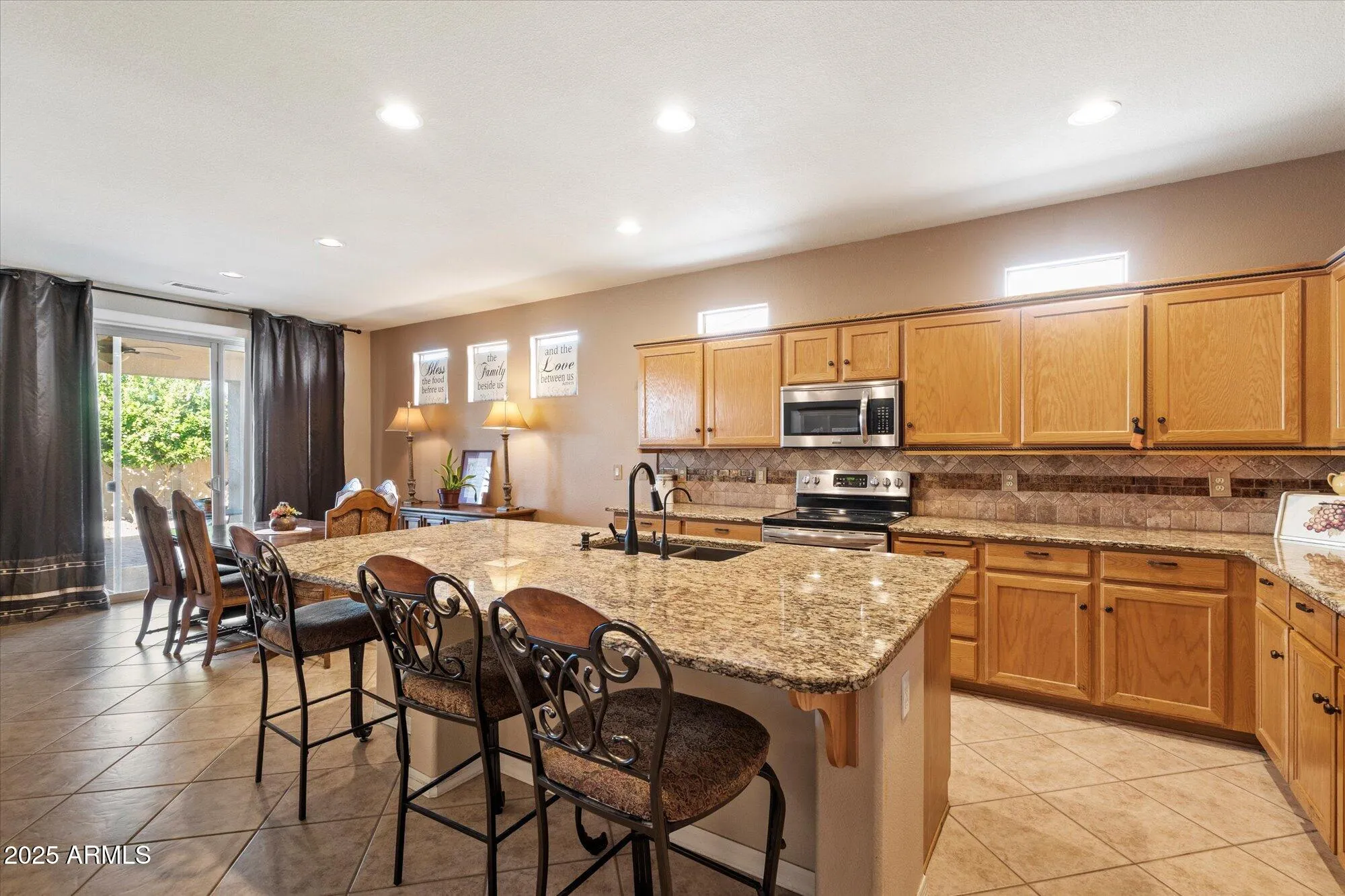 Property Slideshow image 9 of 27 | 11008 w cimarron dr, Sun City, AZ, 85373