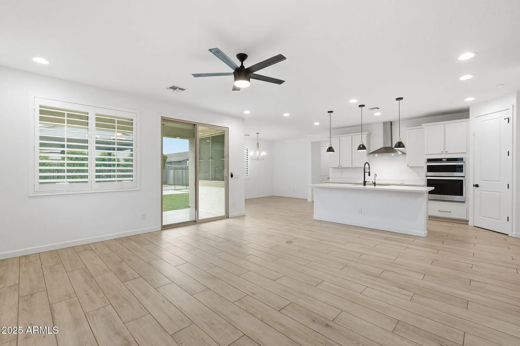 Property Slideshow image 10 of 51 | 13182 w crestvale dr, Peoria, AZ, 85383