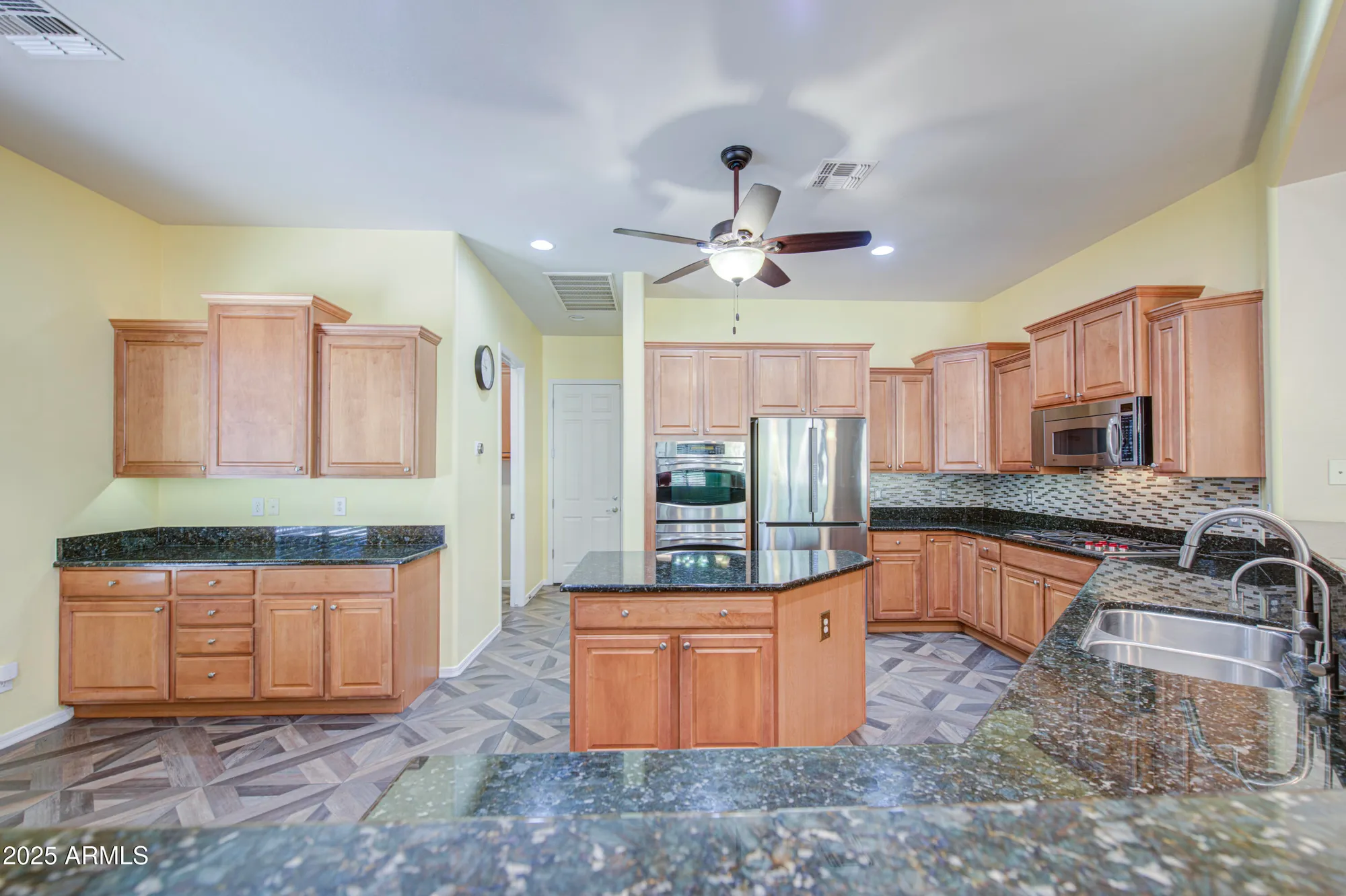 Property Slideshow image 8 of 46 | 6860 w trenton way, Florence, AZ, 85132