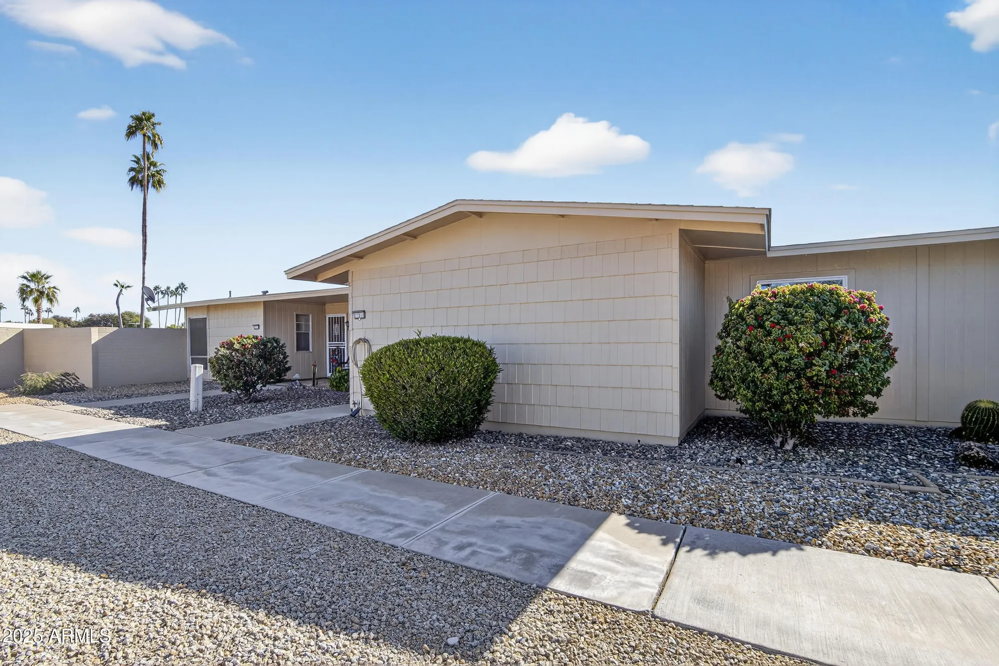 Property Slideshow image 4 of 42 | 17211 n pinion ln, Sun City, AZ, 85373