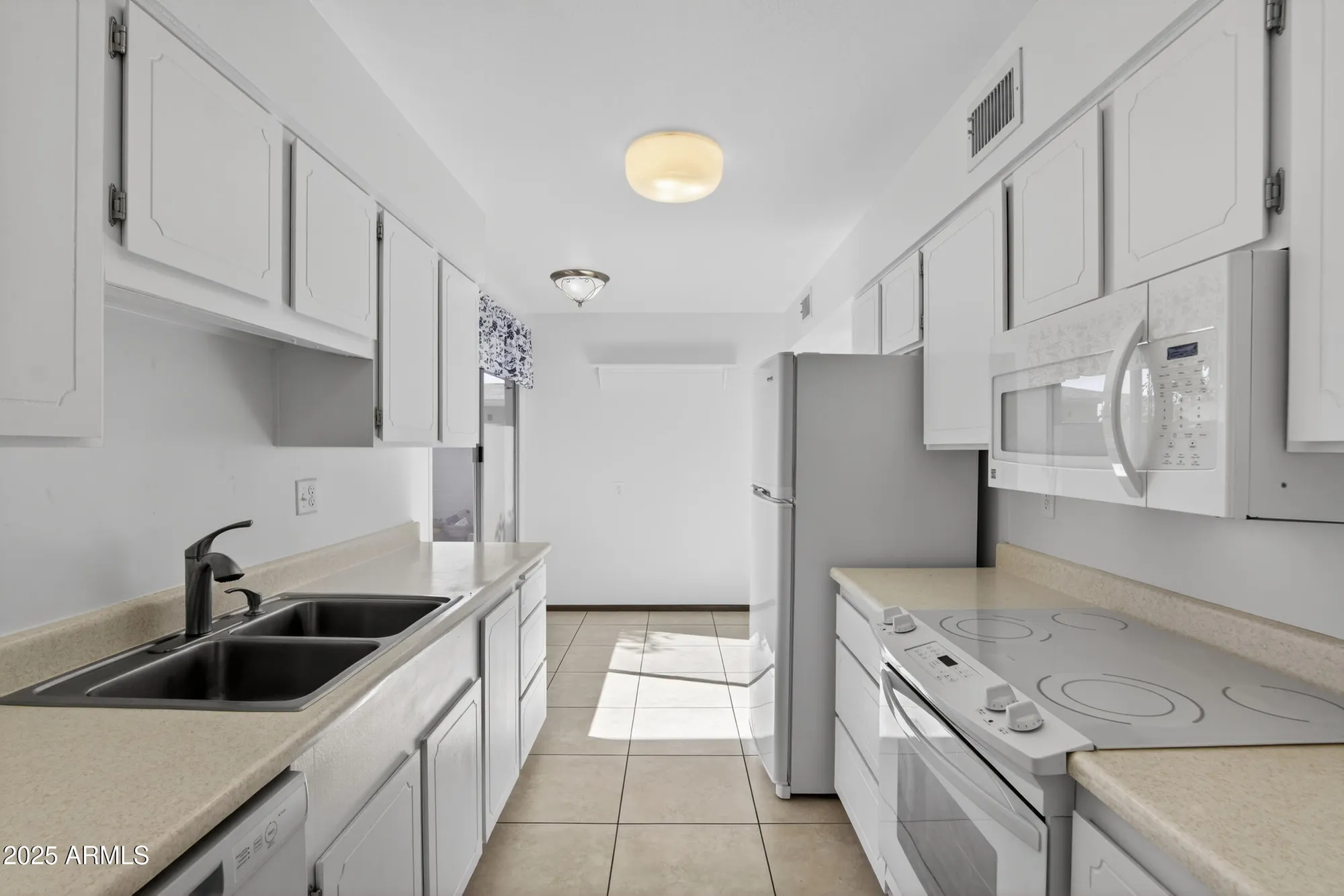 Property Slideshow image 11 of 42 | 17211 n pinion ln, Sun City, AZ, 85373