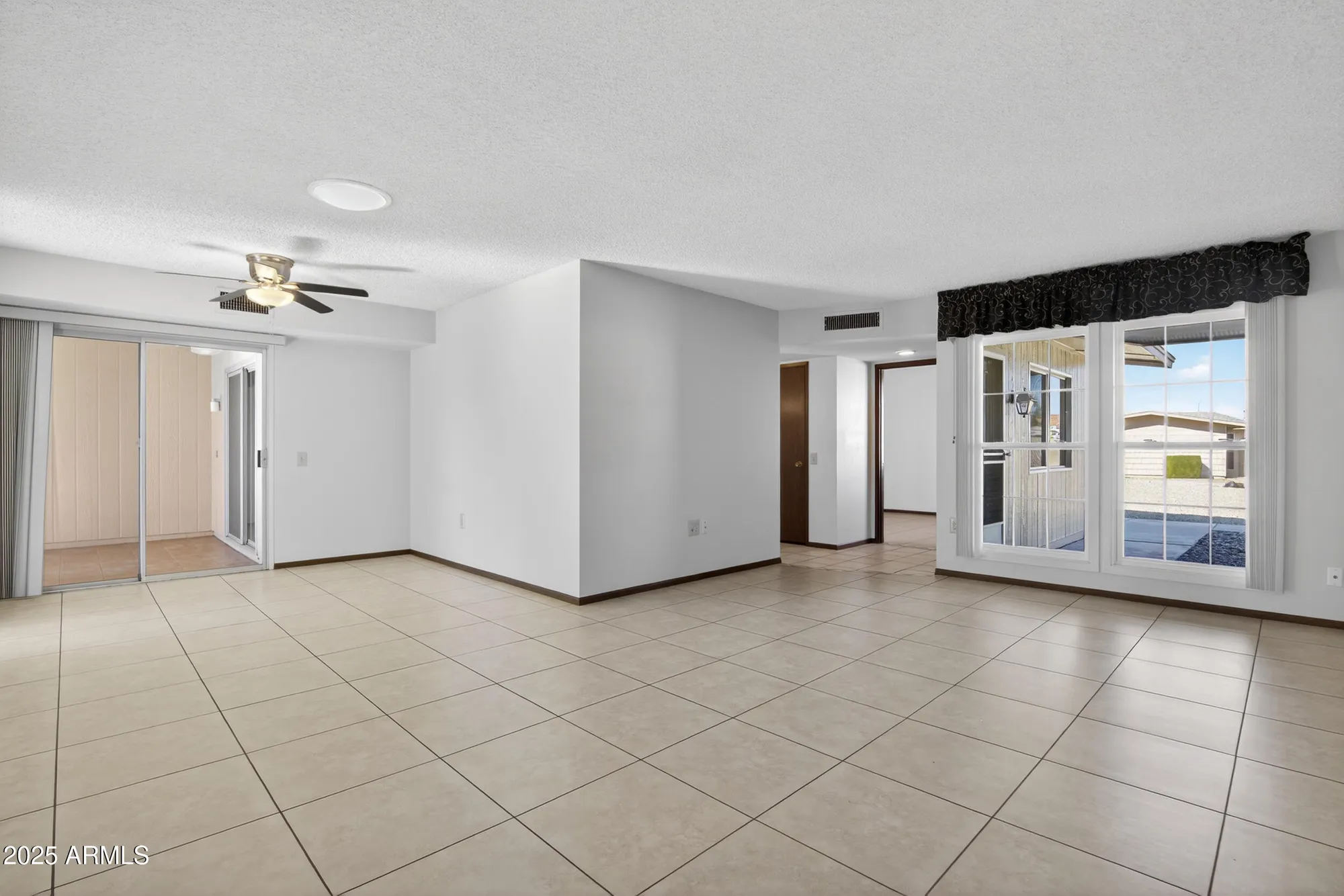 Property Slideshow image 18 of 42 | 17211 n pinion ln, Sun City, AZ, 85373