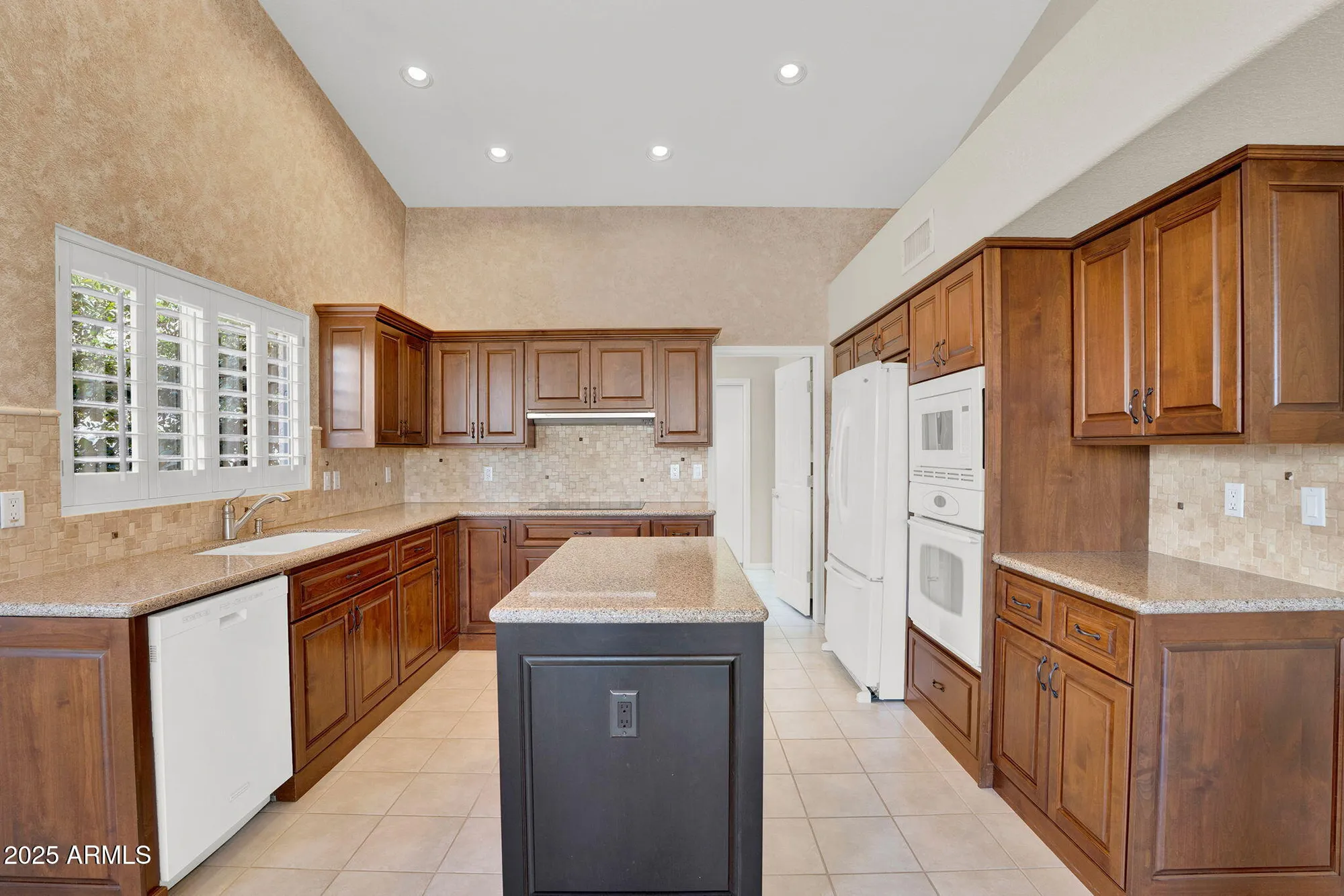 Property Slideshow image 9 of 40 | 15666 w fairmount ave, Goodyear, AZ, 85395