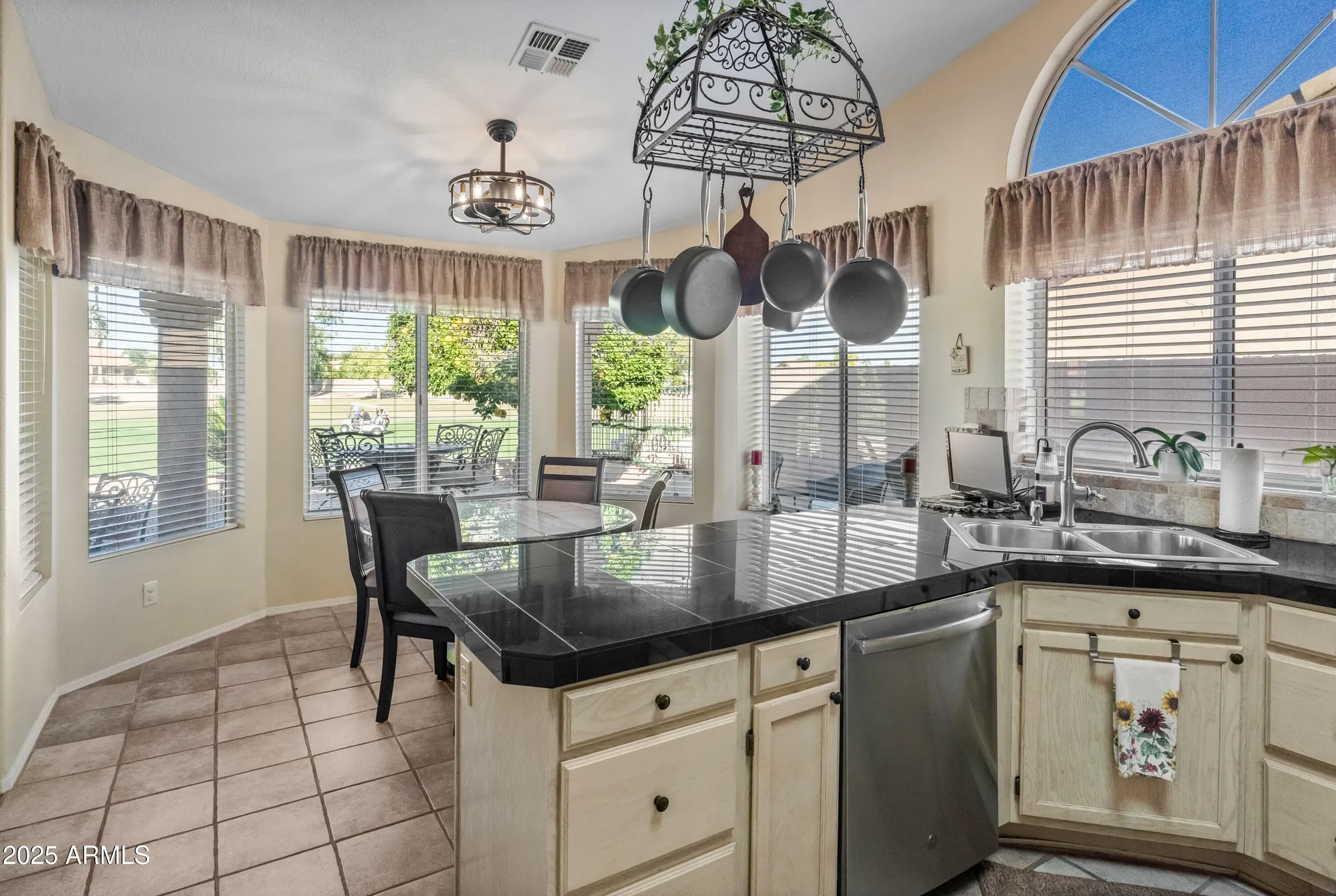 Property Slideshow image 18 of 53 | 9456 w chino dr, Peoria, AZ, 85382