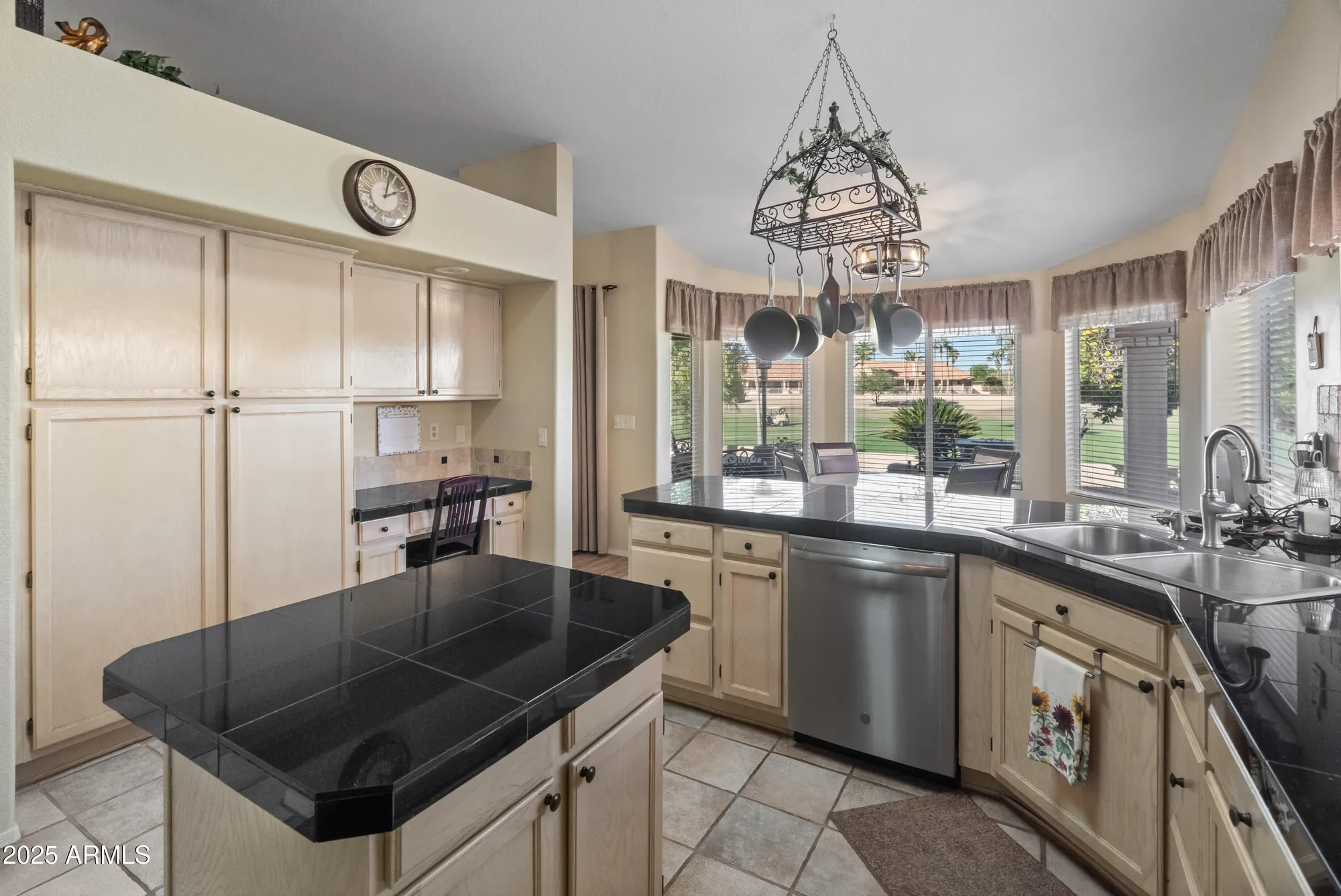 Property Slideshow image 16 of 53 | 9456 w chino dr, Peoria, AZ, 85382