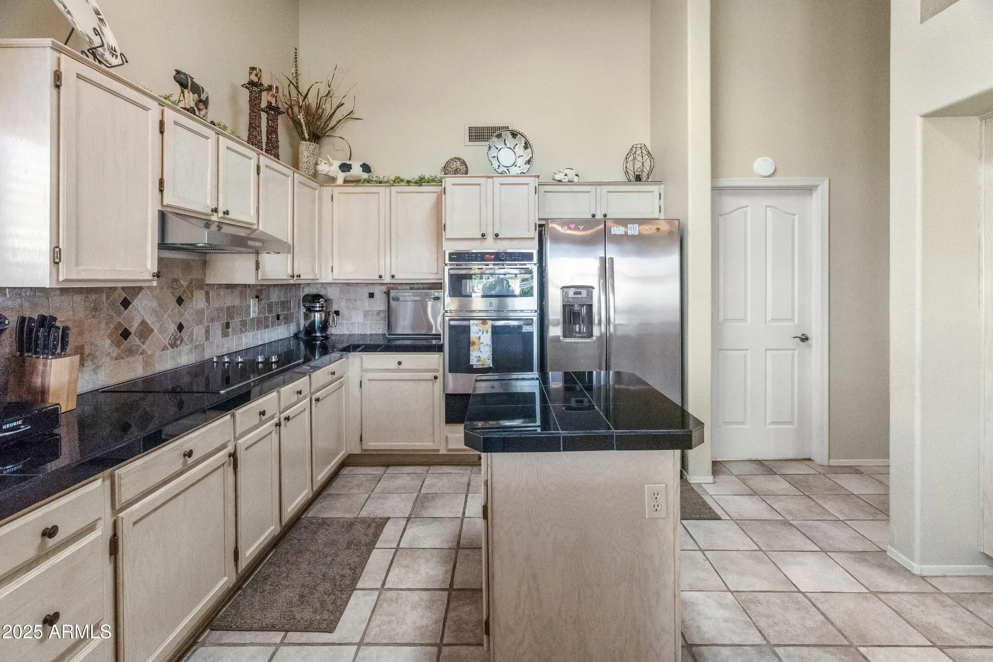 Property Slideshow image 17 of 53 | 9456 w chino dr, Peoria, AZ, 85382