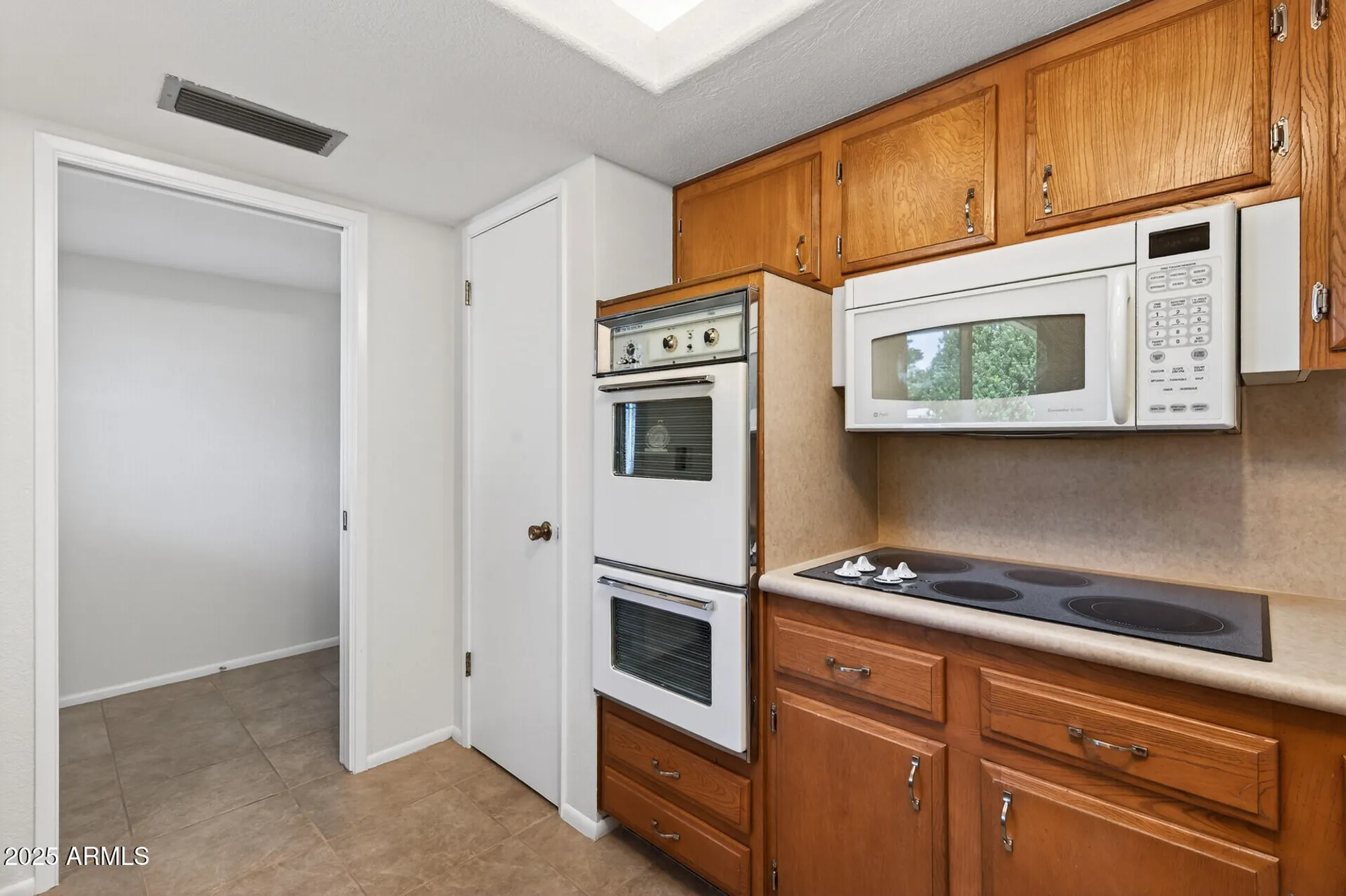 Property Slideshow image 20 of 41 | 10331 w prairie hills cir, Sun City, AZ, 85351