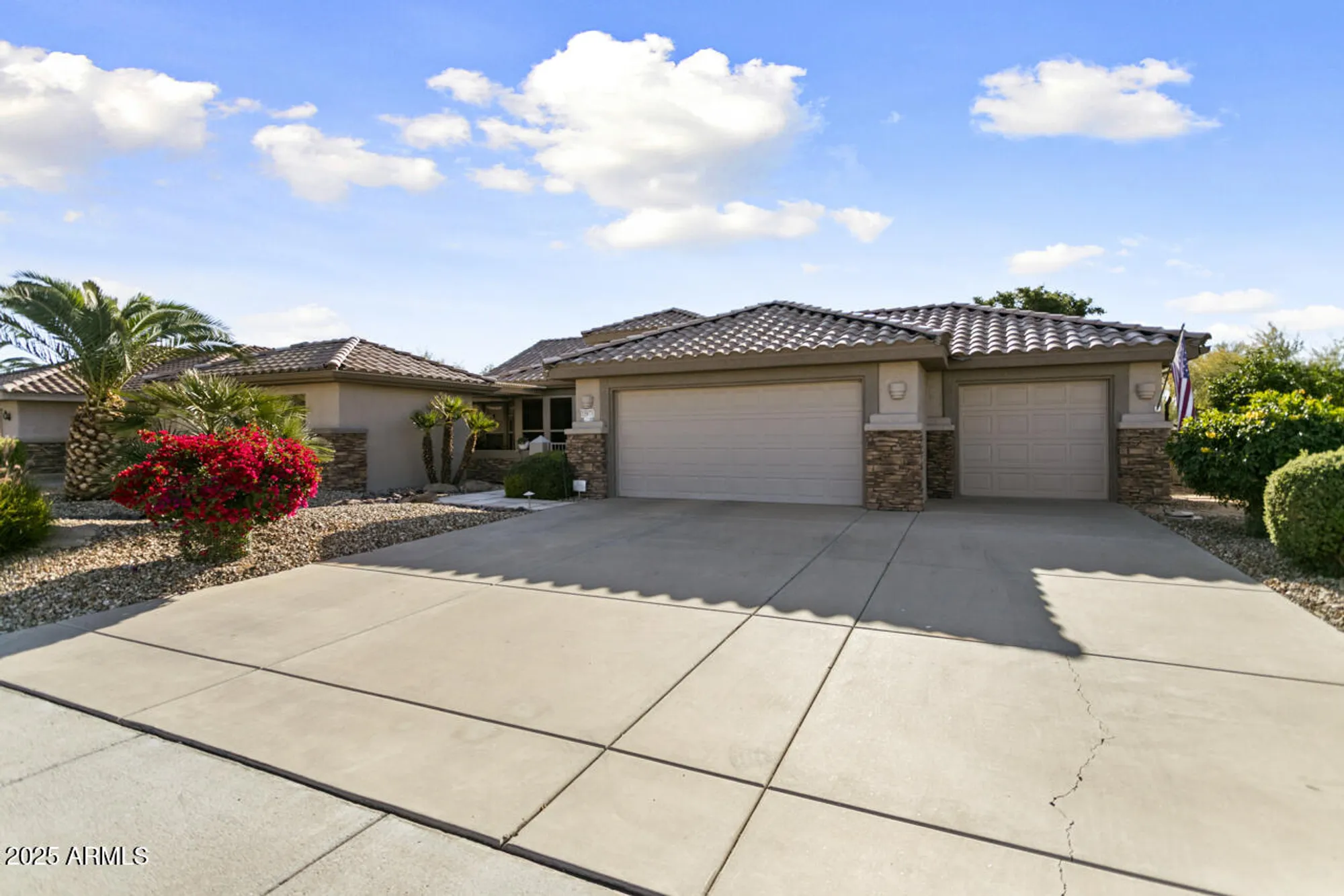 Property Slideshow image 26 of 44 | 15871 w mill valley ln, Surprise, AZ, 85374