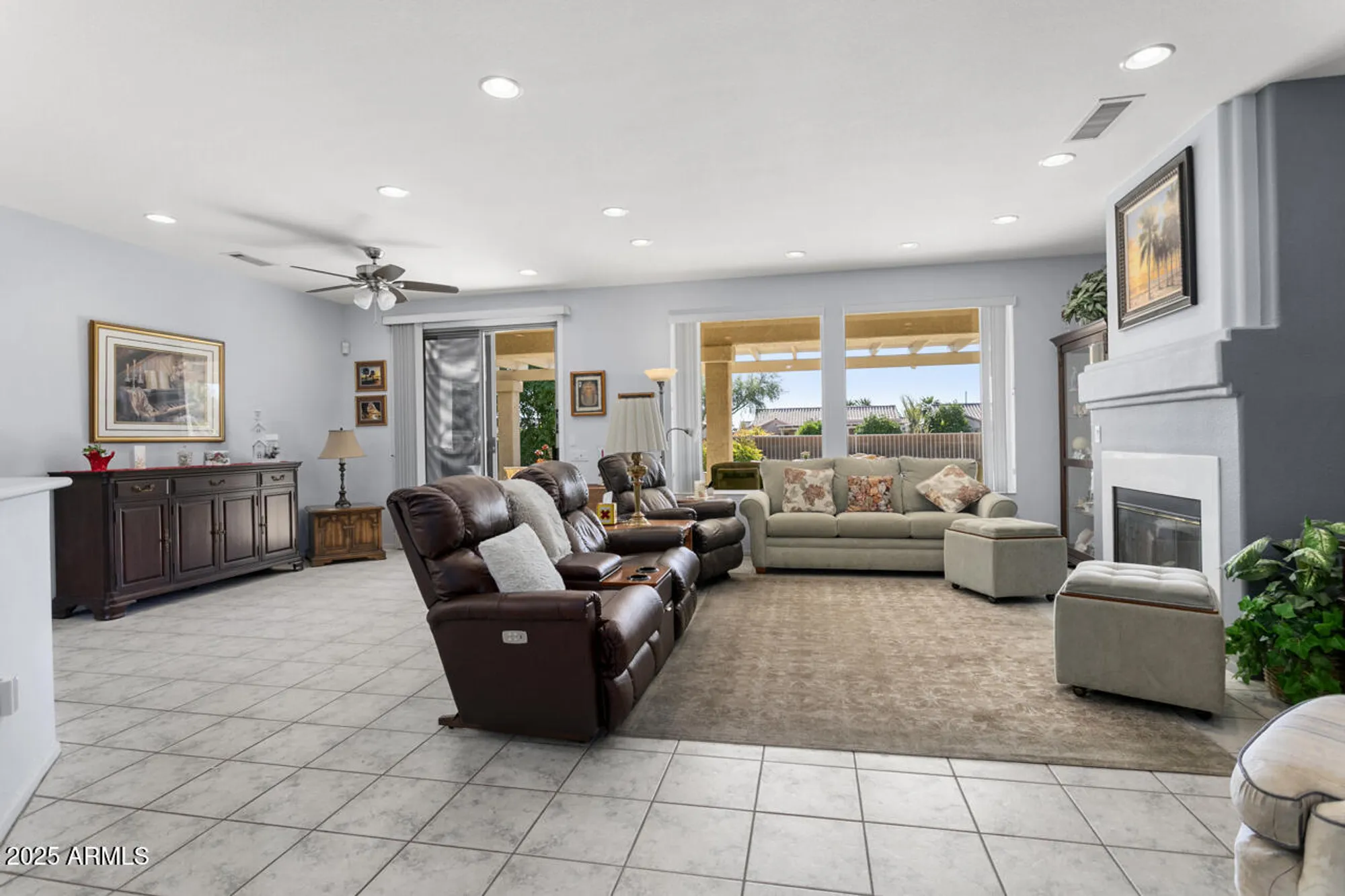 Property Slideshow image 7 of 44 | 15871 w mill valley ln, Surprise, AZ, 85374