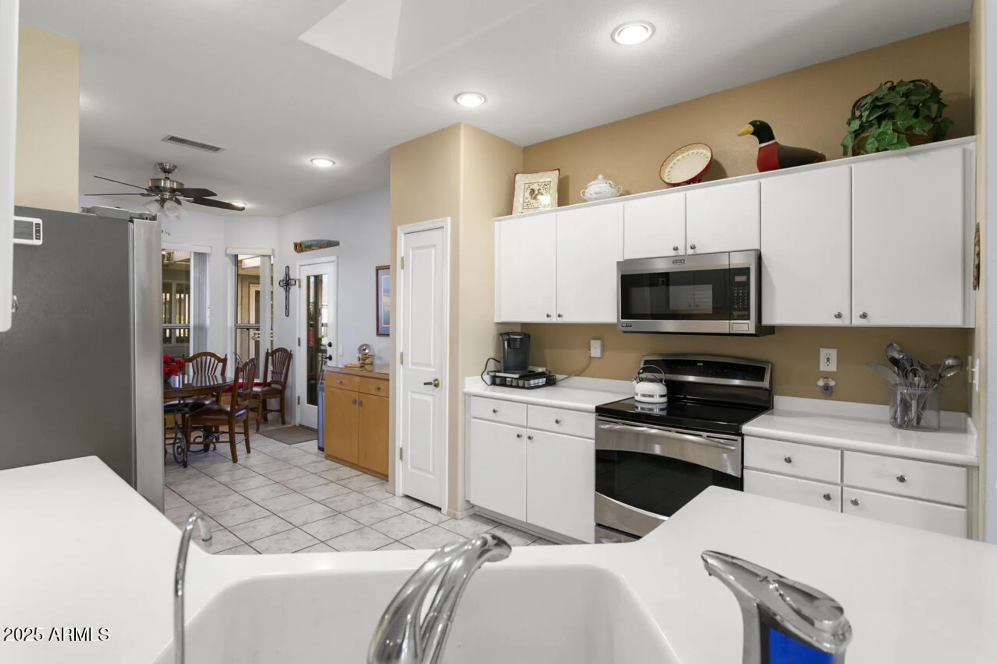 Property Slideshow image 15 of 44 | 15871 w mill valley ln, Surprise, AZ, 85374