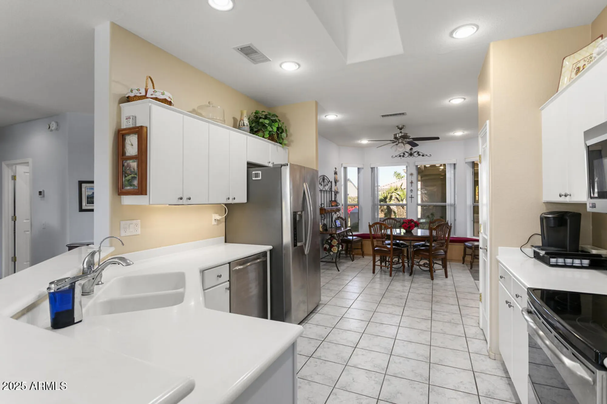 Property Slideshow image 16 of 44 | 15871 w mill valley ln, Surprise, AZ, 85374