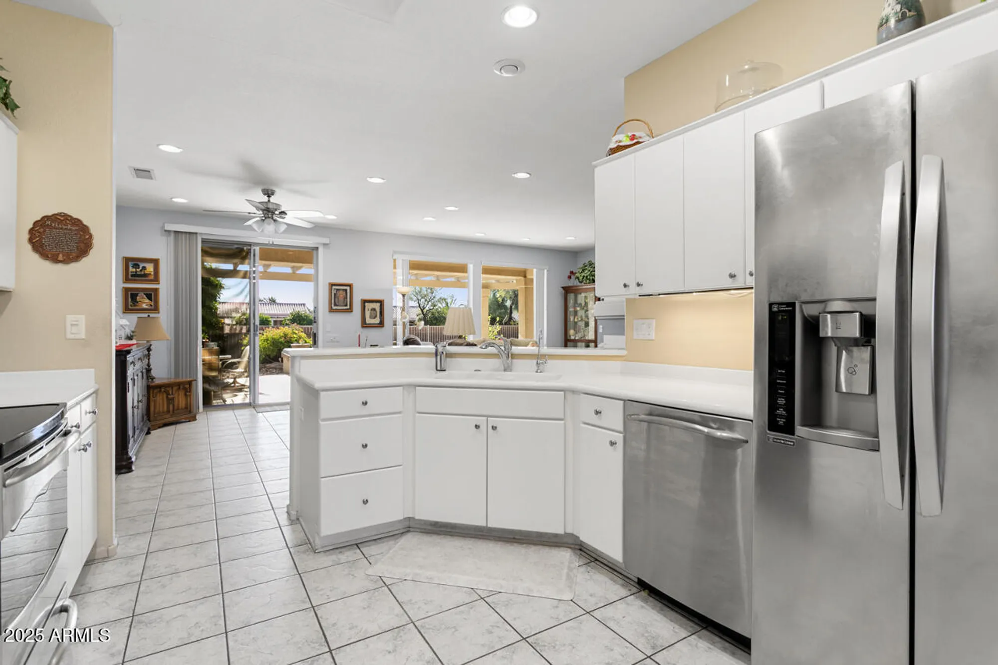 Property Slideshow image 17 of 44 | 15871 w mill valley ln, Surprise, AZ, 85374