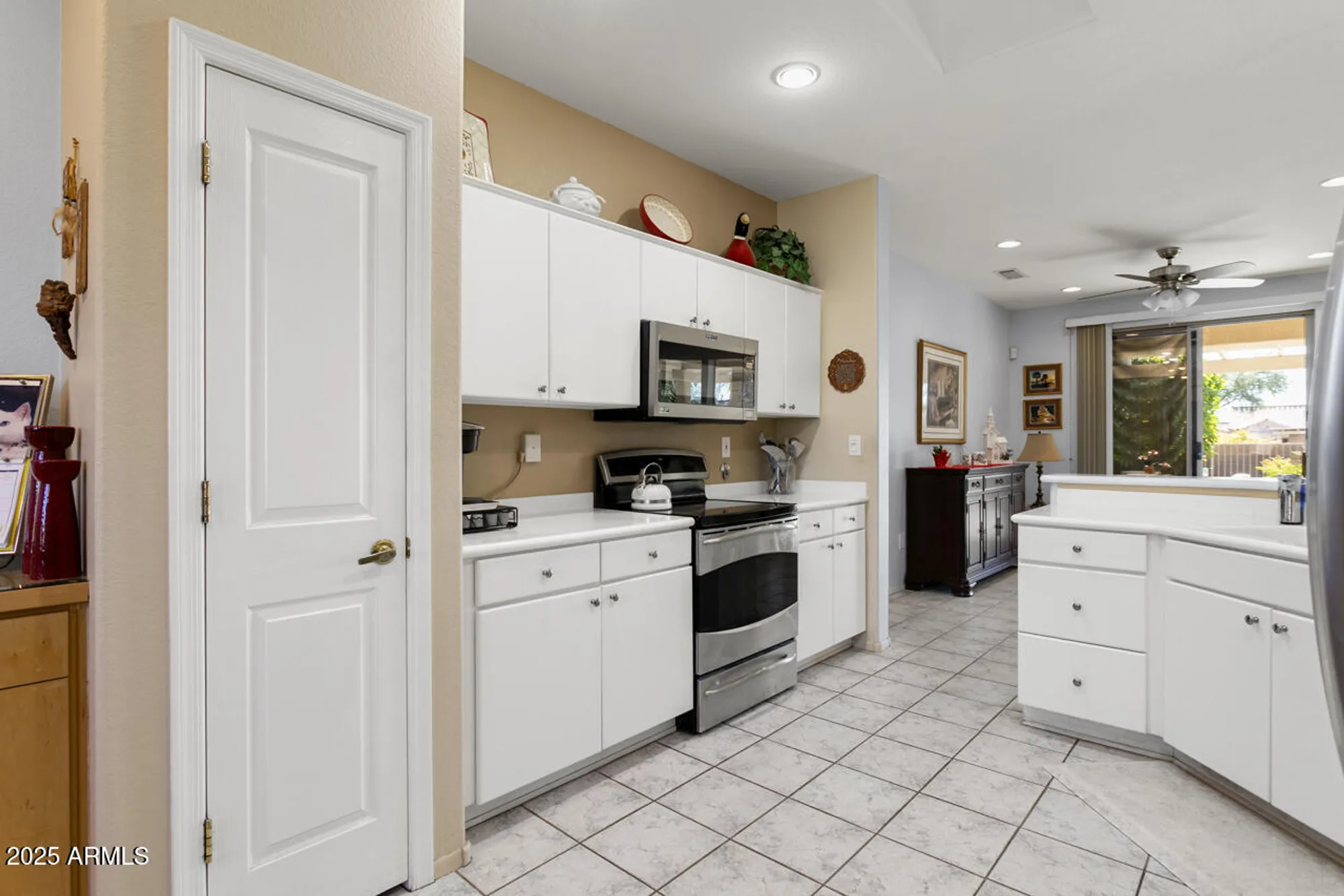Property Slideshow image 18 of 44 | 15871 w mill valley ln, Surprise, AZ, 85374