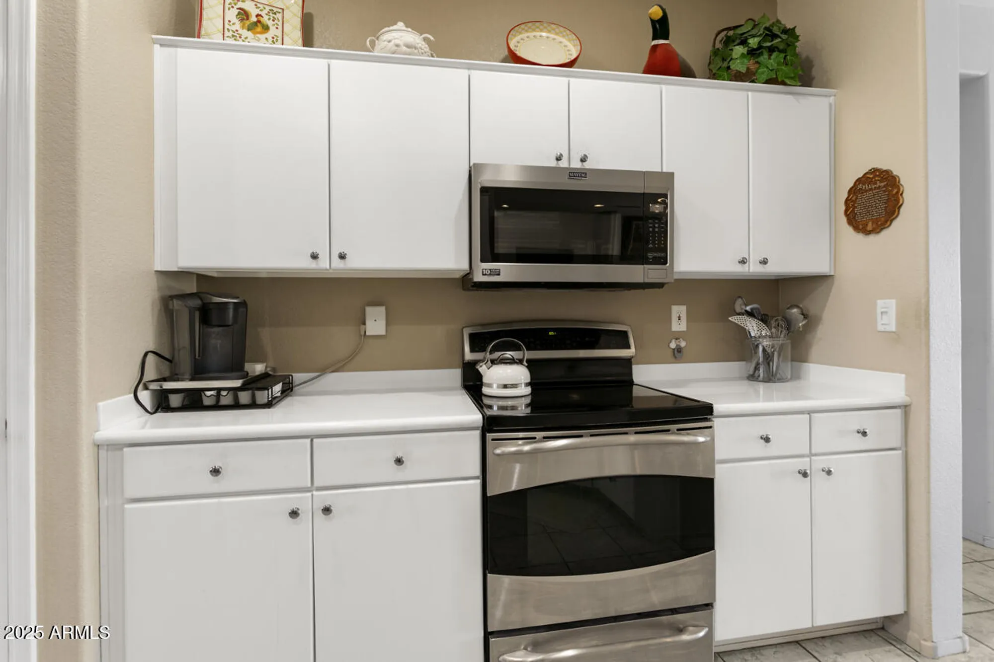 Property Slideshow image 19 of 44 | 15871 w mill valley ln, Surprise, AZ, 85374