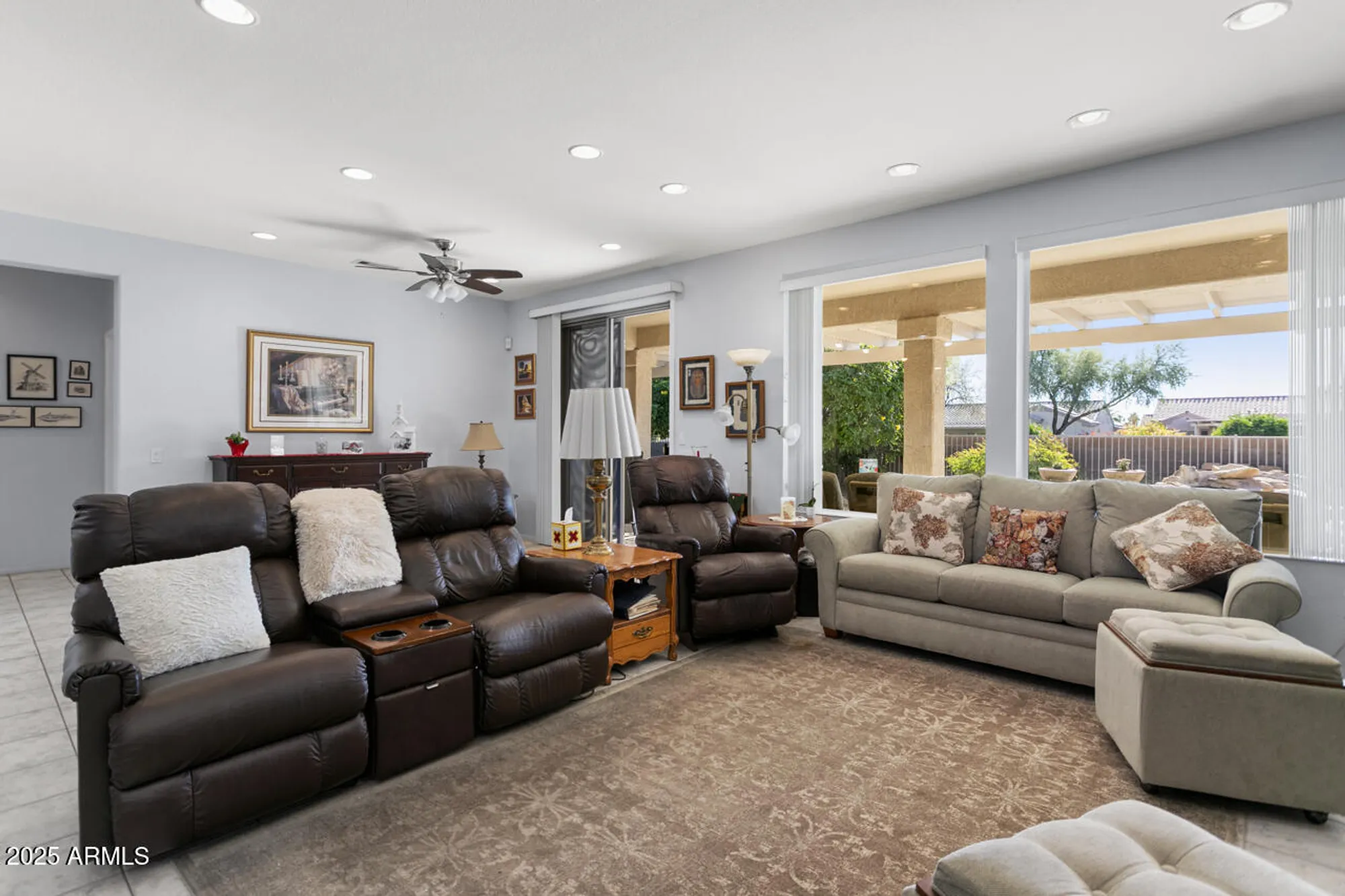 Property Slideshow image 10 of 44 | 15871 w mill valley ln, Surprise, AZ, 85374