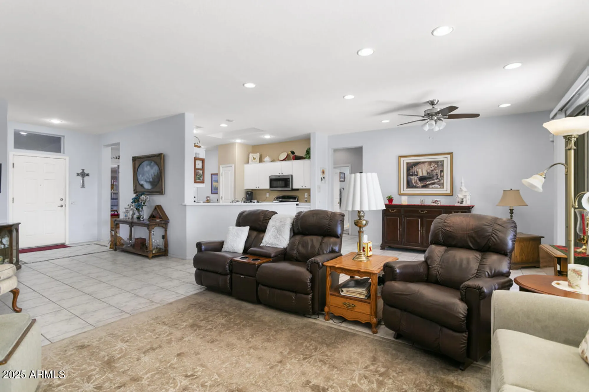 Property Slideshow image 11 of 44 | 15871 w mill valley ln, Surprise, AZ, 85374