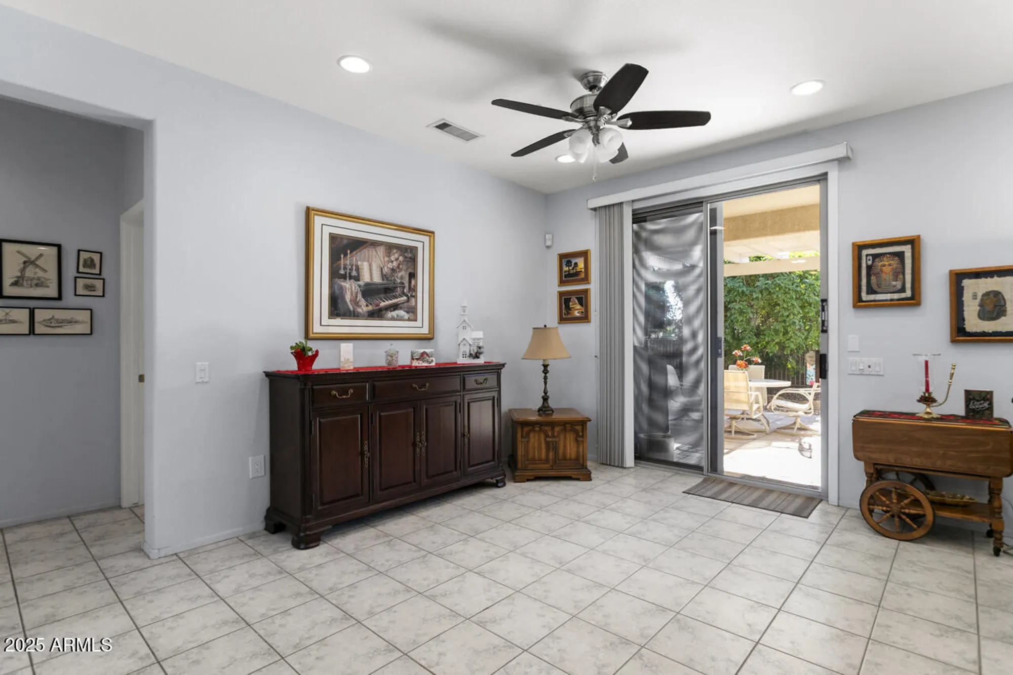 Property Slideshow image 12 of 44 | 15871 w mill valley ln, Surprise, AZ, 85374