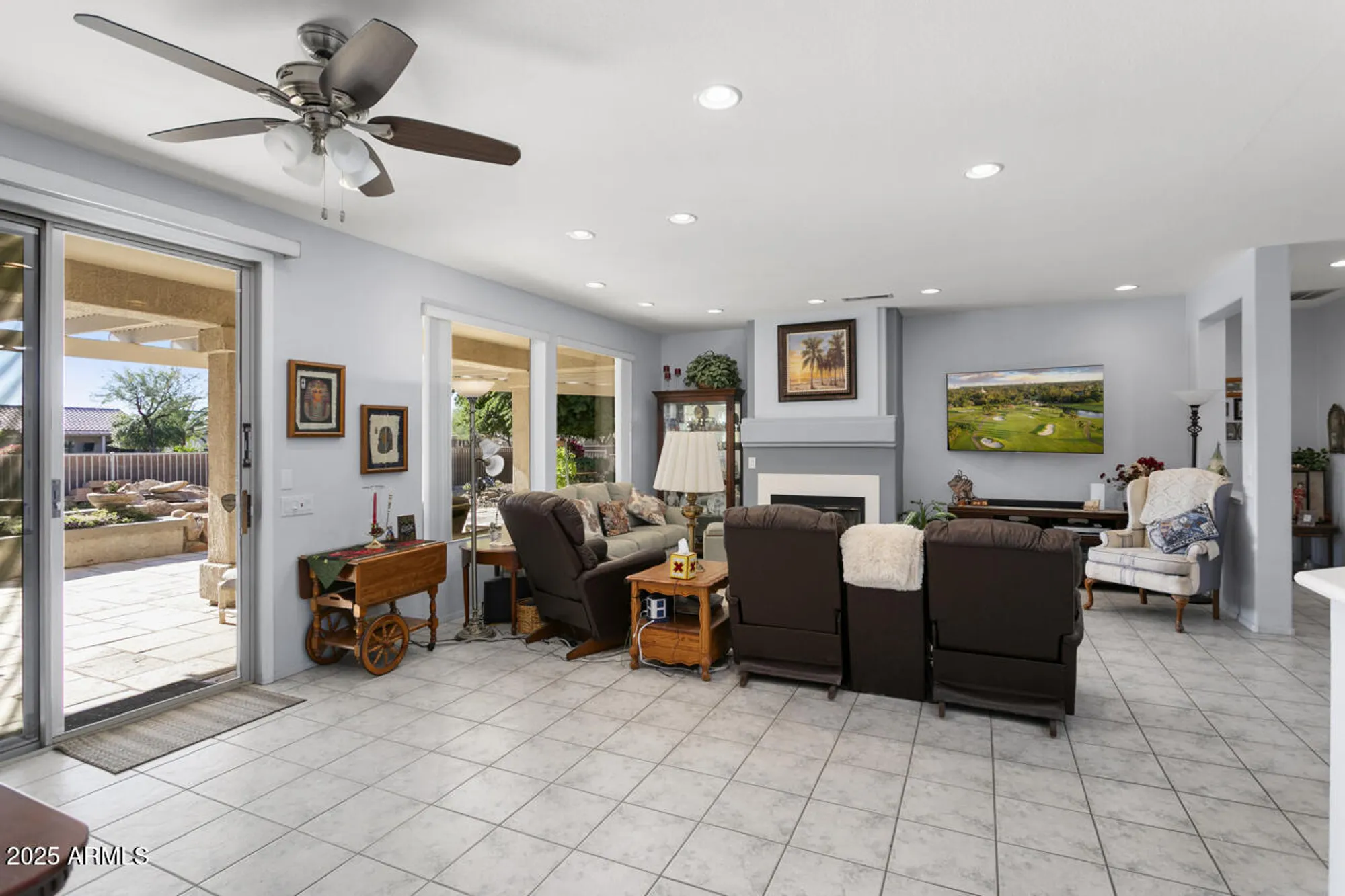 Property Slideshow image 13 of 44 | 15871 w mill valley ln, Surprise, AZ, 85374