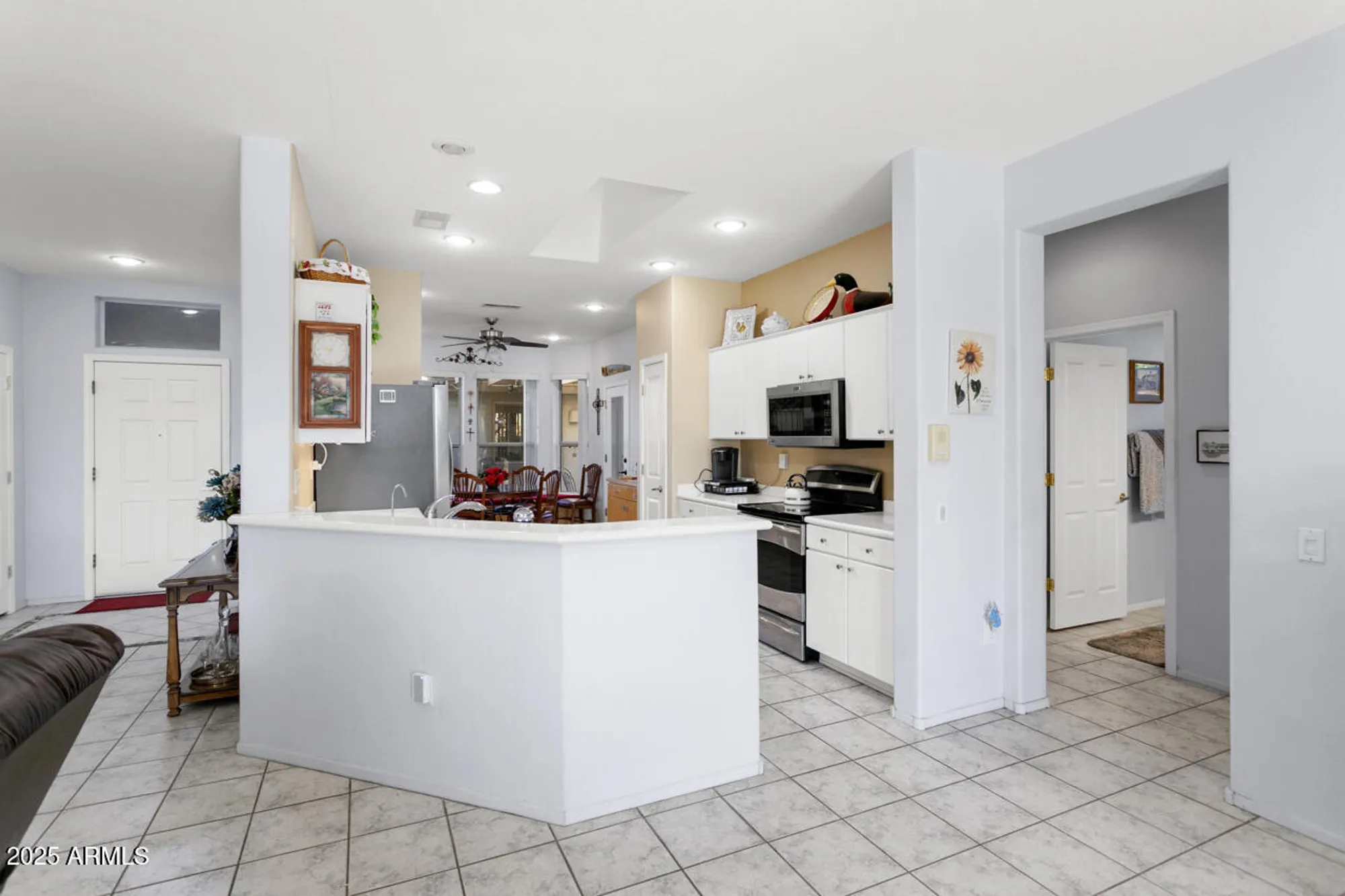 Property Slideshow image 14 of 44 | 15871 w mill valley ln, Surprise, AZ, 85374