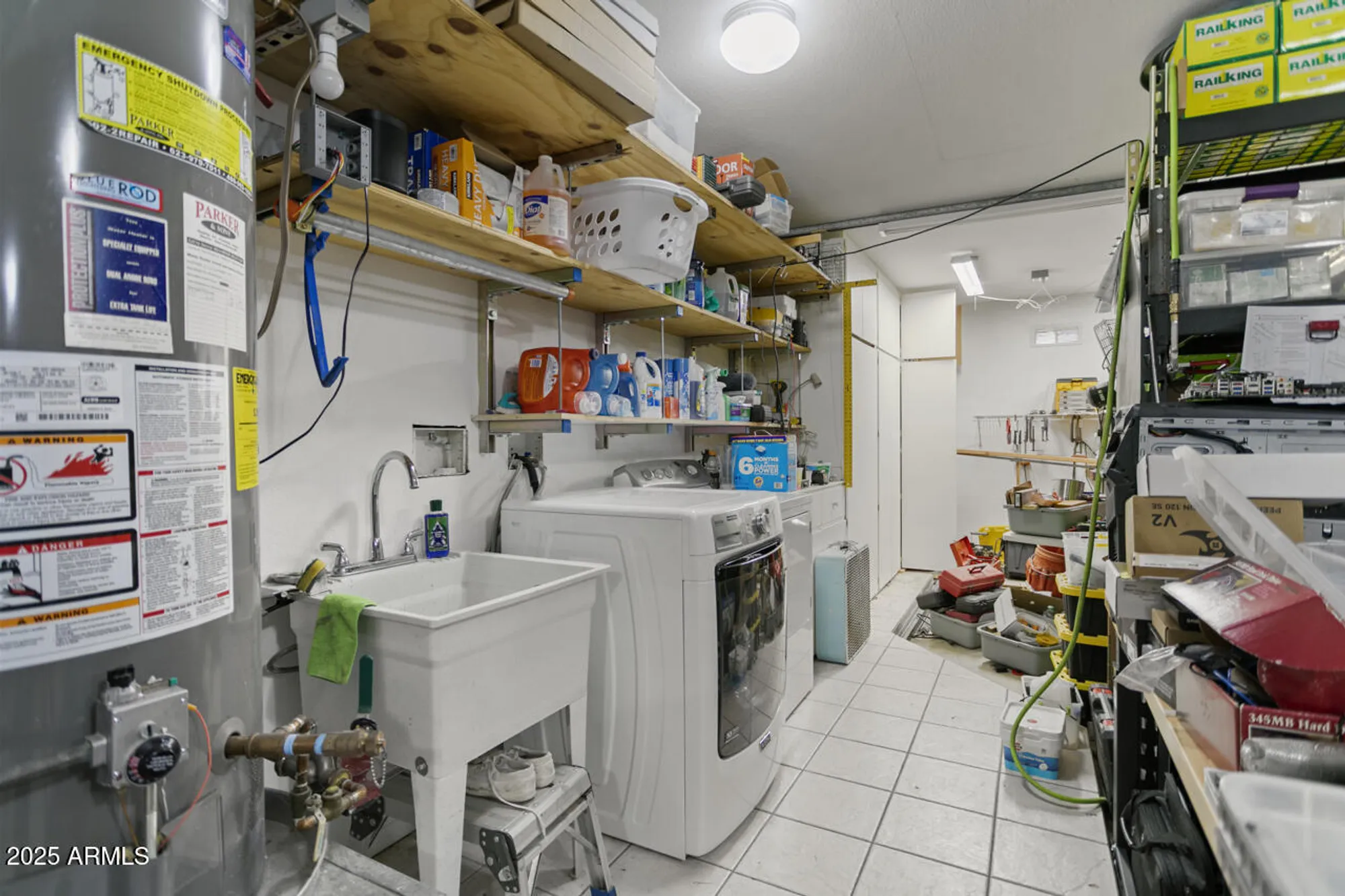 Property Slideshow image 31 of 44 | 15871 w mill valley ln, Surprise, AZ, 85374