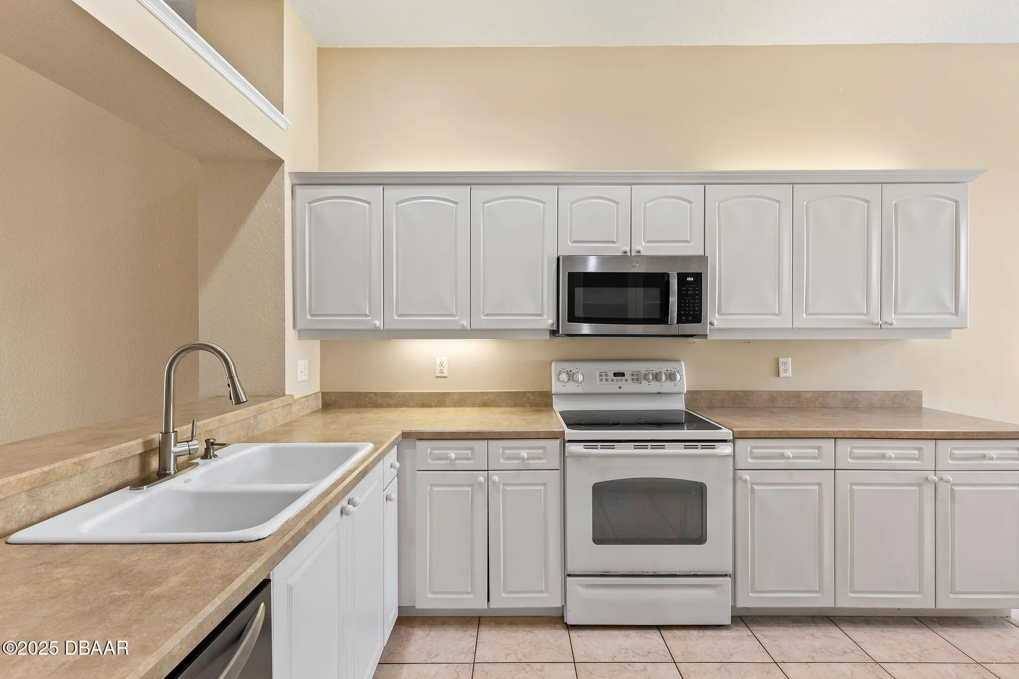 Property Slideshow image 10 of 89 | 1422 carlow cir, Ormond Beach, FL, 32174