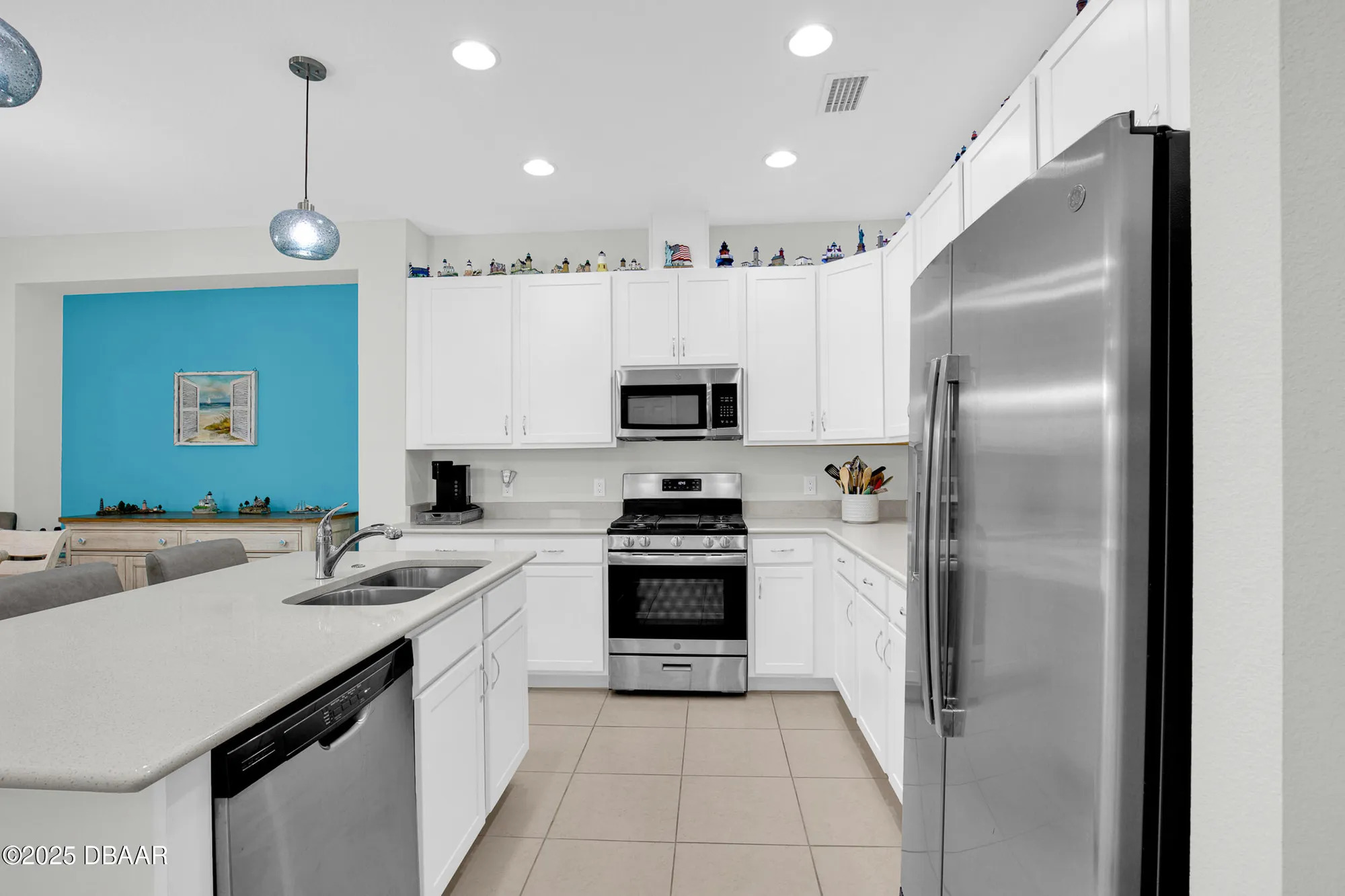 Property Slideshow image 11 of 100 | 914 attitude ave, Daytona Beach, FL, 32124