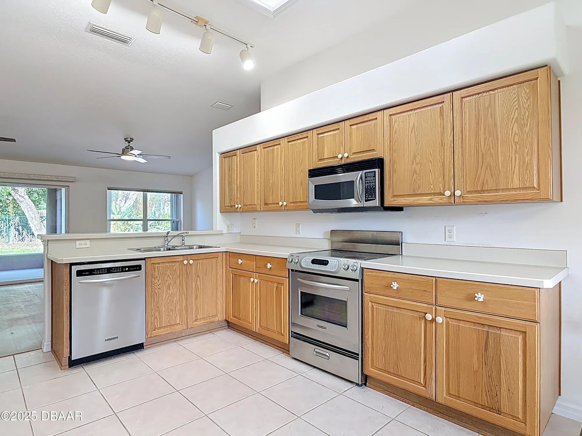 Property Slideshow image 14 of 55 | 6037 whispering trees ln, Port Orange, FL, 32128