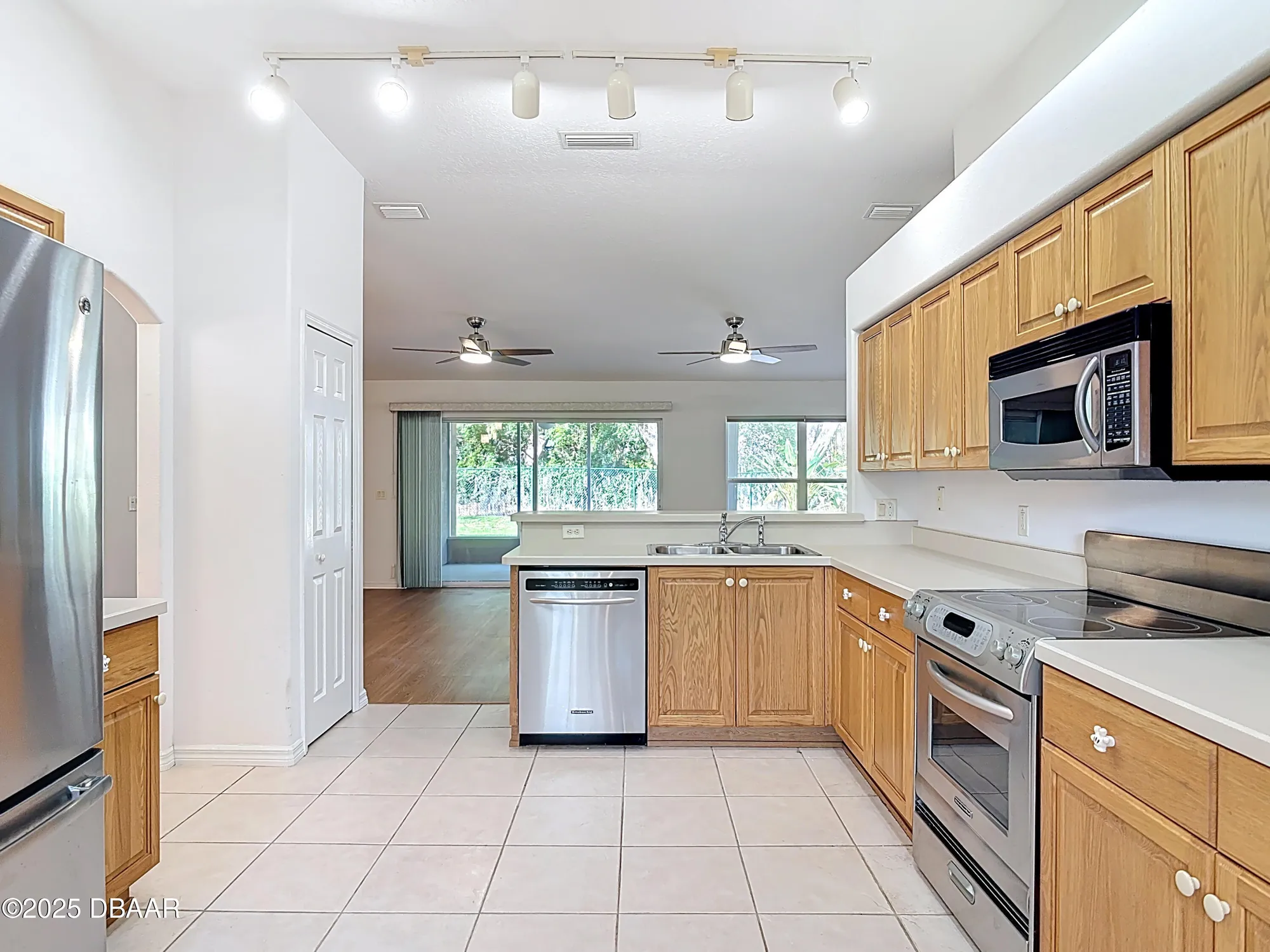 Property Slideshow image 13 of 55 | 6037 whispering trees ln, Port Orange, FL, 32128
