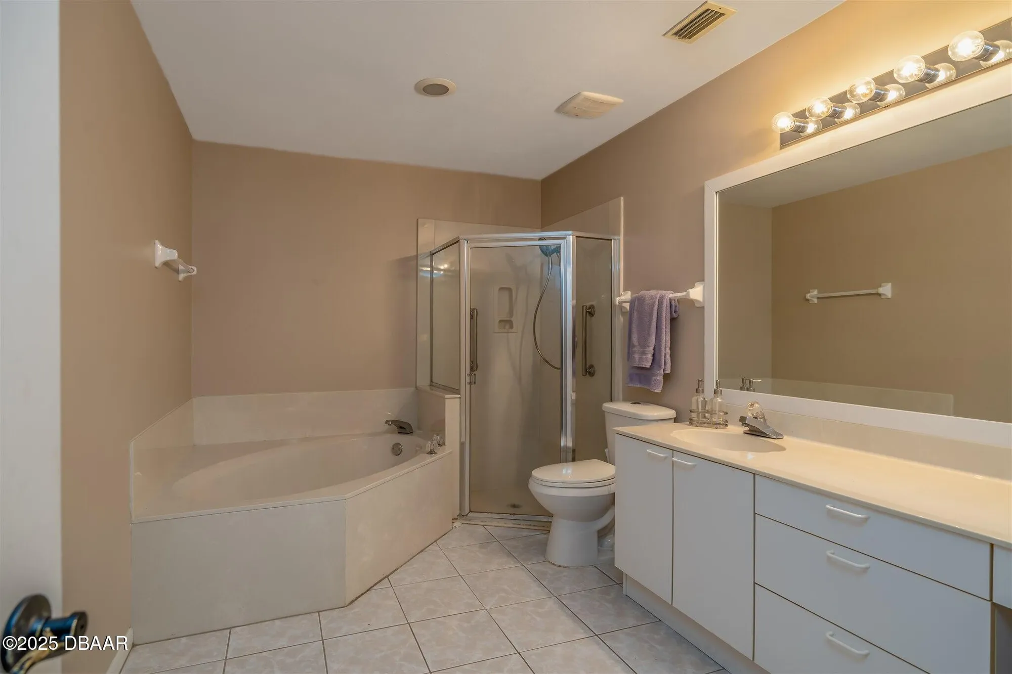 Property Slideshow image 17 of 39 | 18 landings ln, Ormond Beach, FL, 32174
